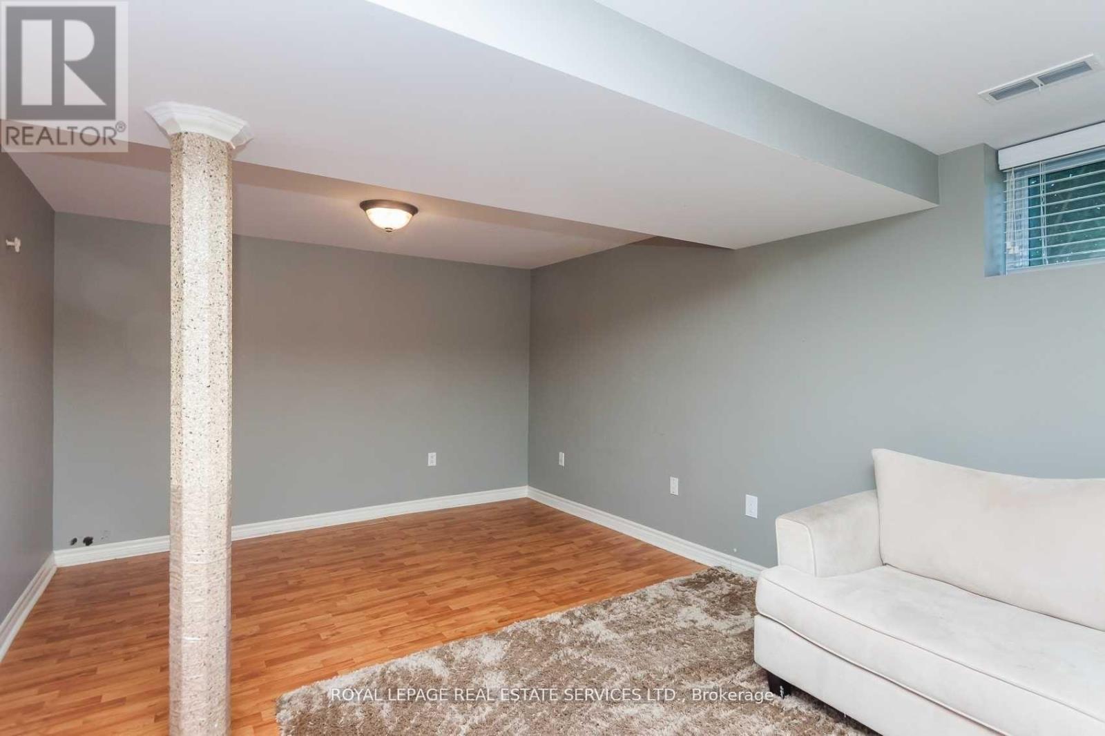 












21 BELGRAVIA AVENUE

,
Toronto,




Ontario
M6E2M4

