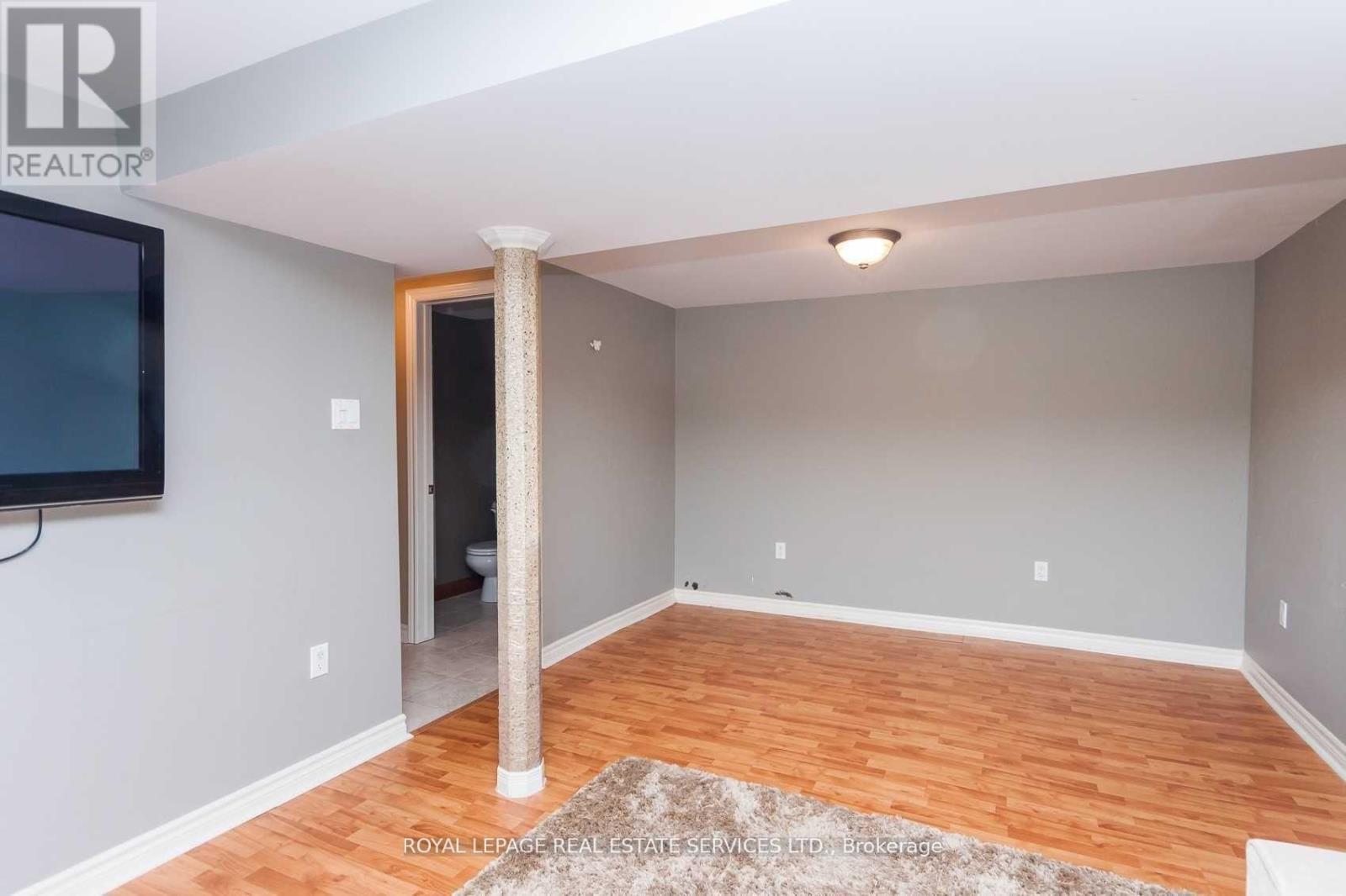 












21 BELGRAVIA AVENUE

,
Toronto,




Ontario
M6E2M4

