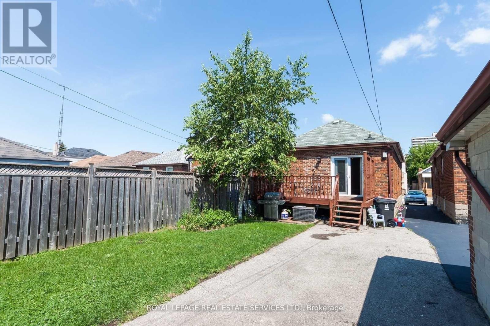 












21 BELGRAVIA AVENUE

,
Toronto,




Ontario
M6E2M4

