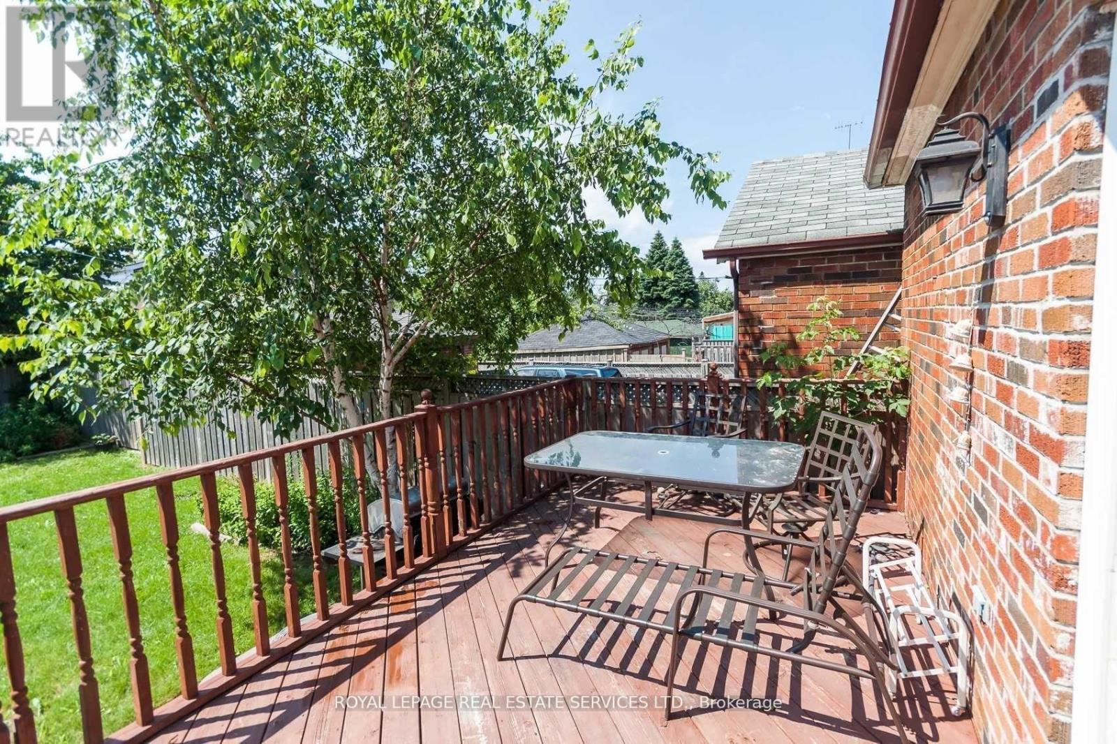 












21 BELGRAVIA AVENUE

,
Toronto,




Ontario
M6E2M4

