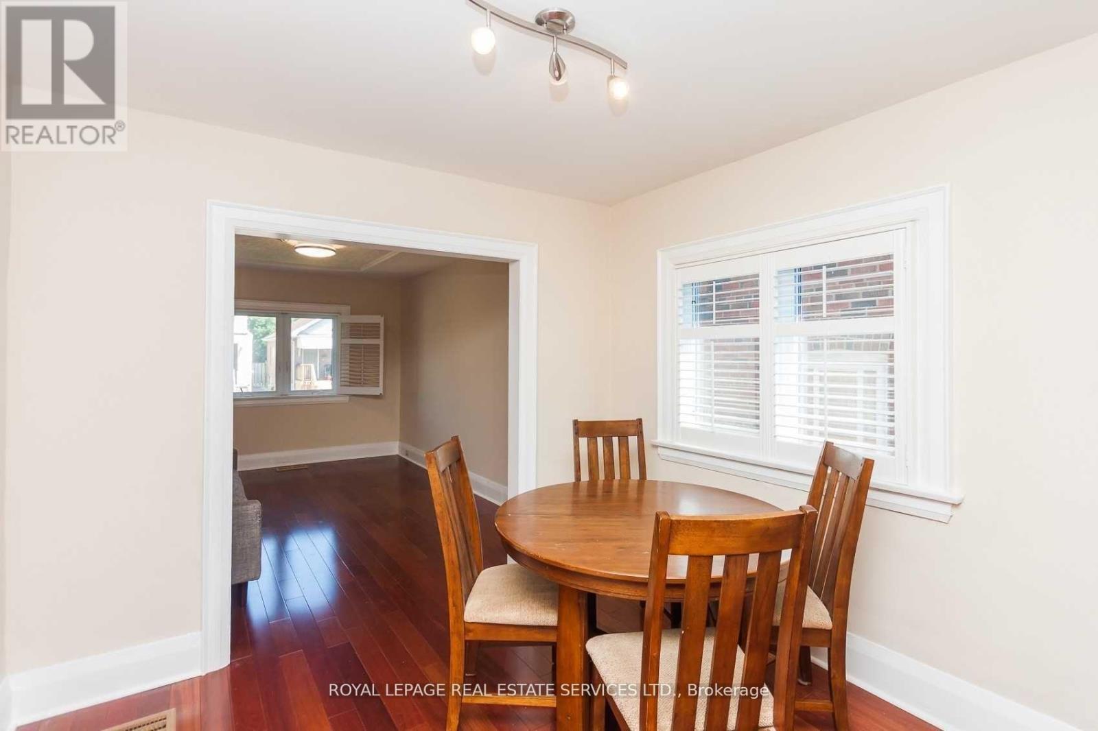 












21 BELGRAVIA AVENUE

,
Toronto,




Ontario
M6E2M4

