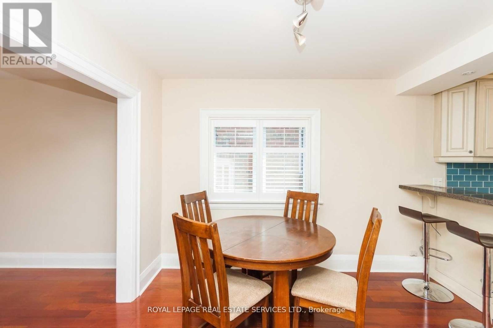 












21 BELGRAVIA AVENUE

,
Toronto,




Ontario
M6E2M4

