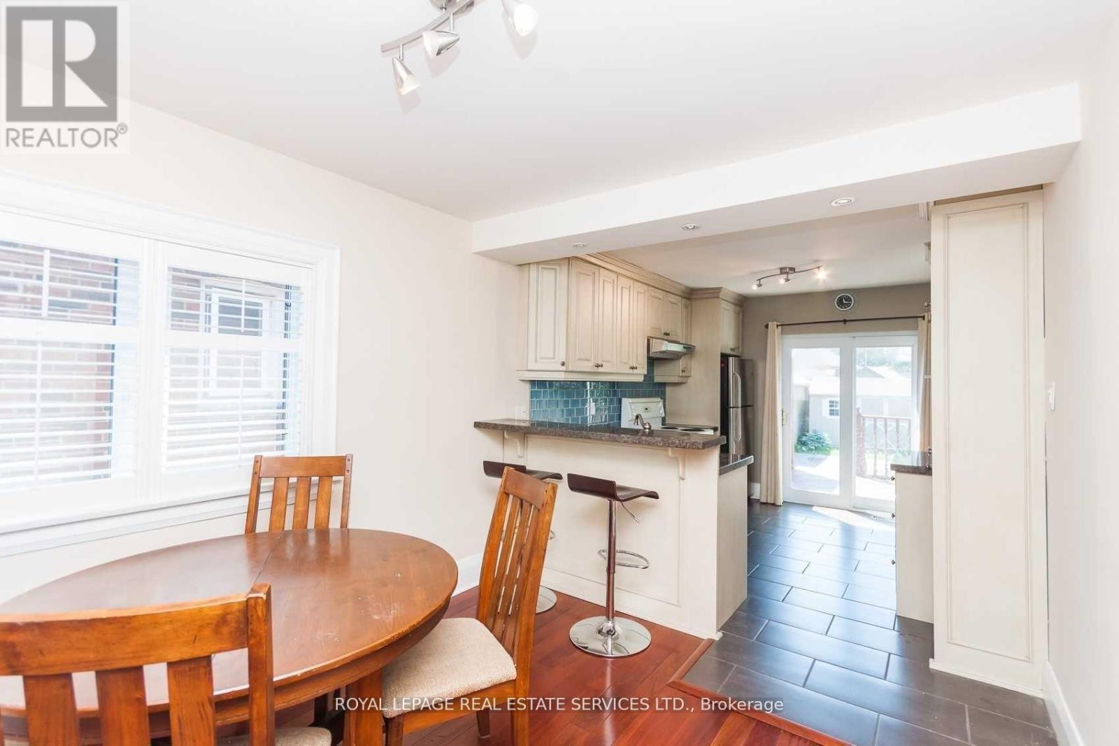 












21 BELGRAVIA AVENUE

,
Toronto,




Ontario
M6E2M4

