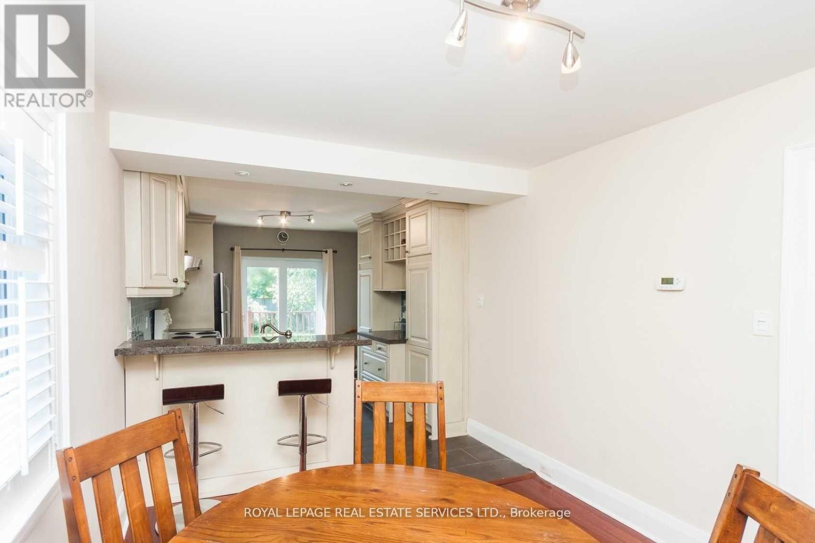












21 BELGRAVIA AVENUE

,
Toronto,




Ontario
M6E2M4

