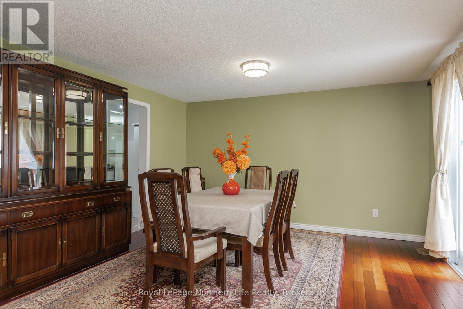 












653 LAKESHORE DRIVE

,
North Bay (Ferris),




Ontario
P1A2G1

