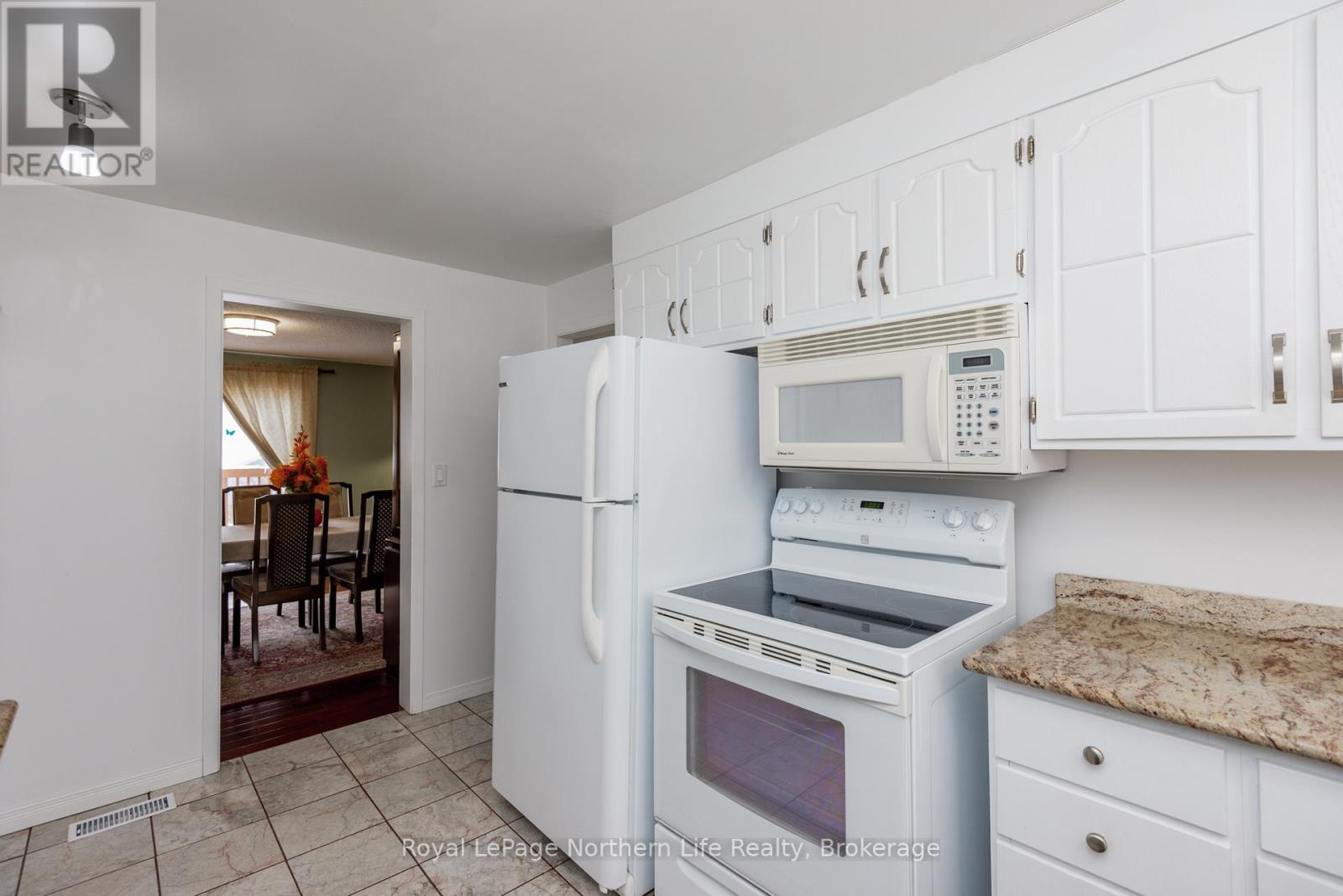 












653 LAKESHORE DRIVE

,
North Bay (Ferris),




Ontario
P1A2G1

