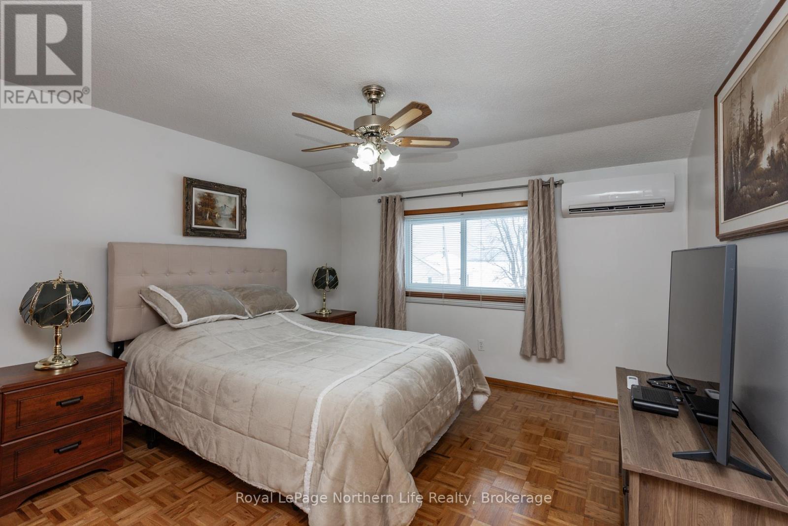












653 LAKESHORE DRIVE

,
North Bay (Ferris),




Ontario
P1A2G1

