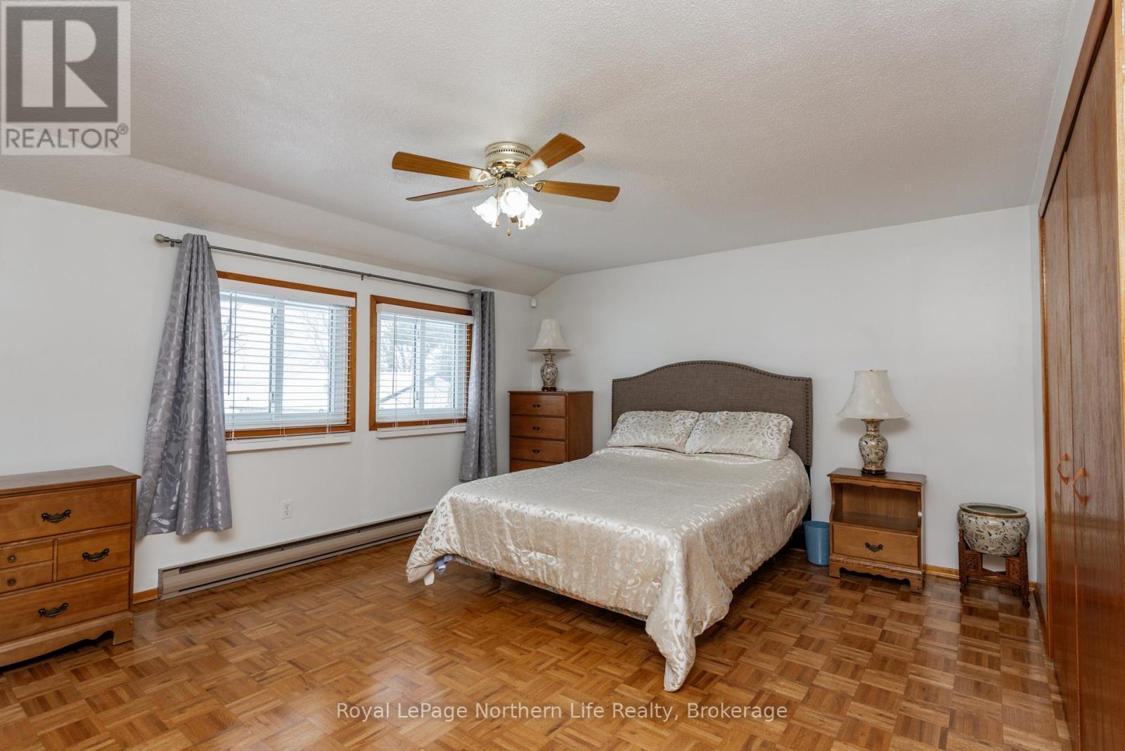 












653 LAKESHORE DRIVE

,
North Bay (Ferris),




Ontario
P1A2G1

