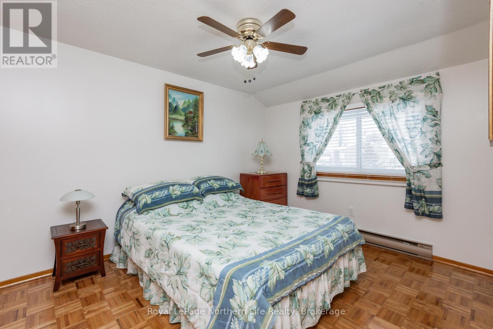 












653 LAKESHORE DRIVE

,
North Bay (Ferris),




Ontario
P1A2G1

