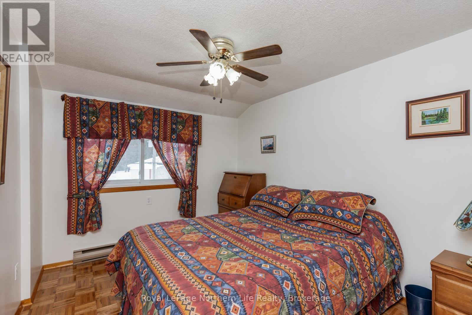 












653 LAKESHORE DRIVE

,
North Bay (Ferris),




Ontario
P1A2G1


