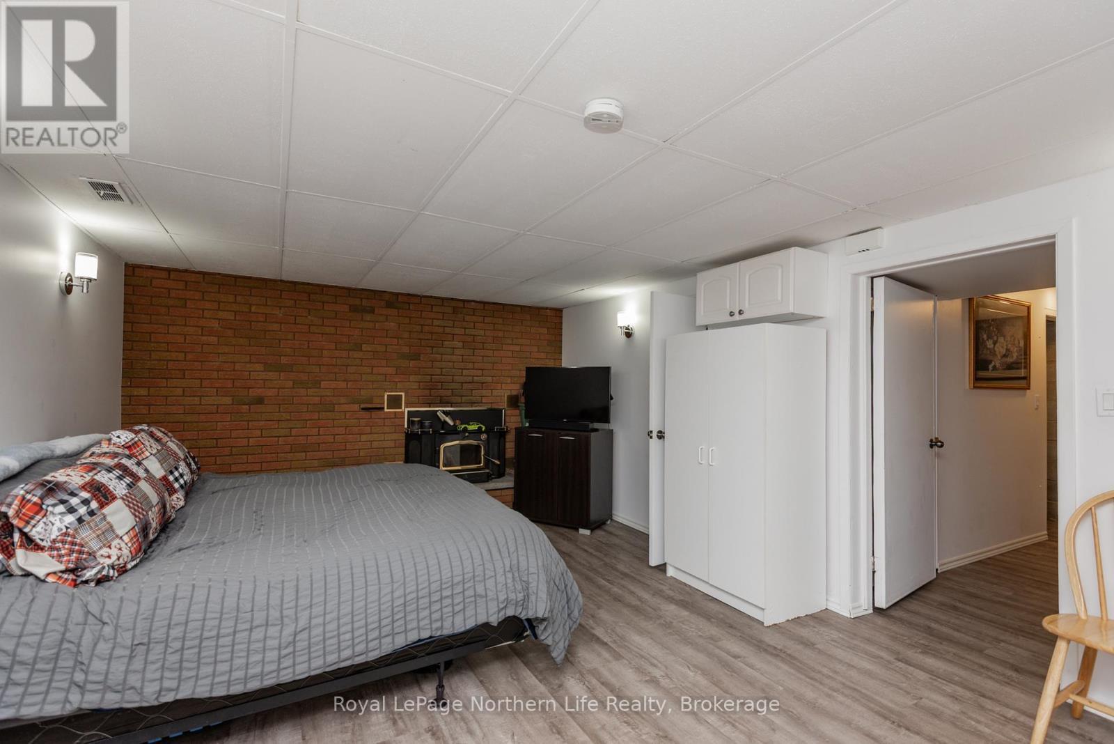 












653 LAKESHORE DRIVE

,
North Bay (Ferris),




Ontario
P1A2G1

