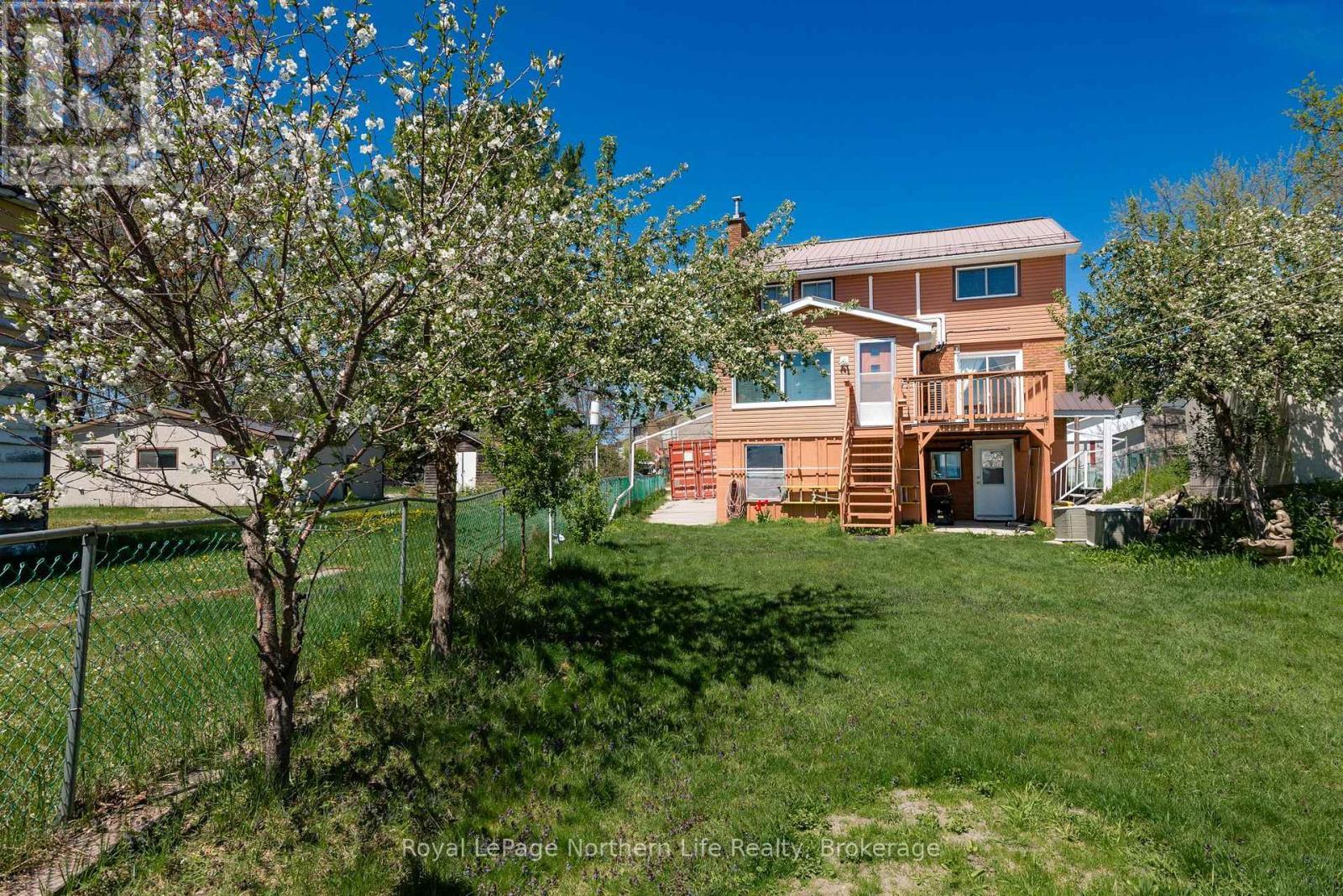 












653 LAKESHORE DRIVE

,
North Bay (Ferris),




Ontario
P1A2G1

