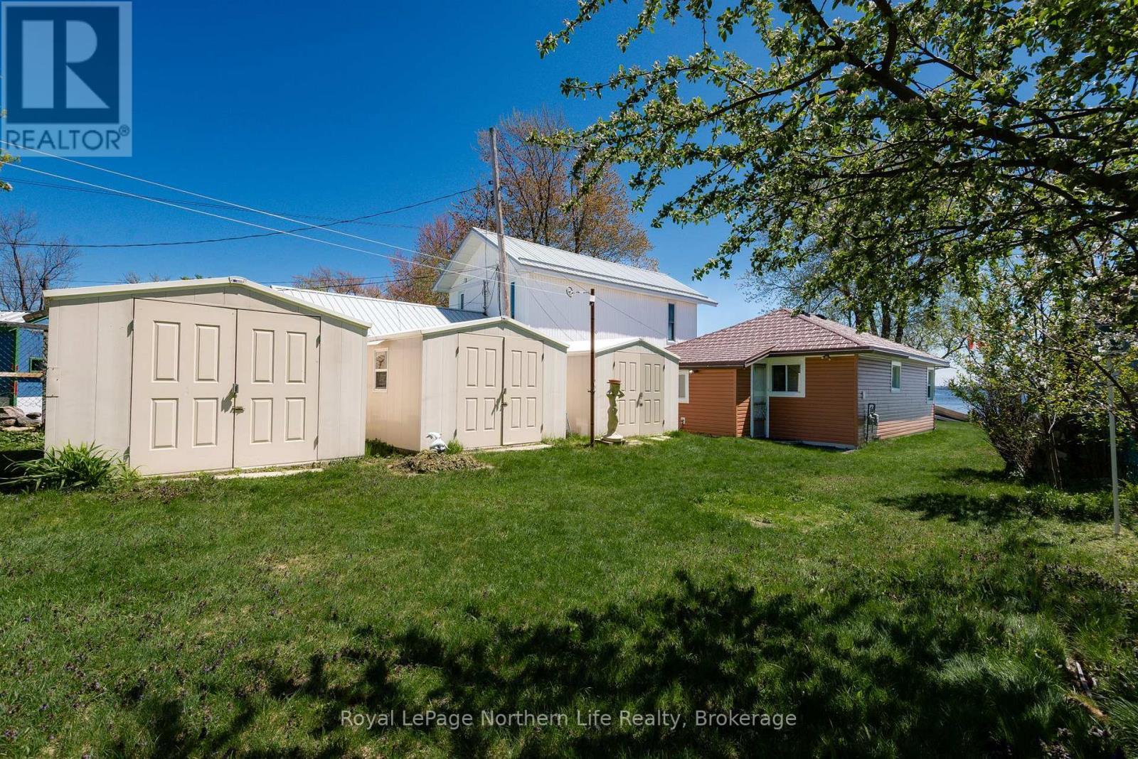 












653 LAKESHORE DRIVE

,
North Bay (Ferris),




Ontario
P1A2G1

