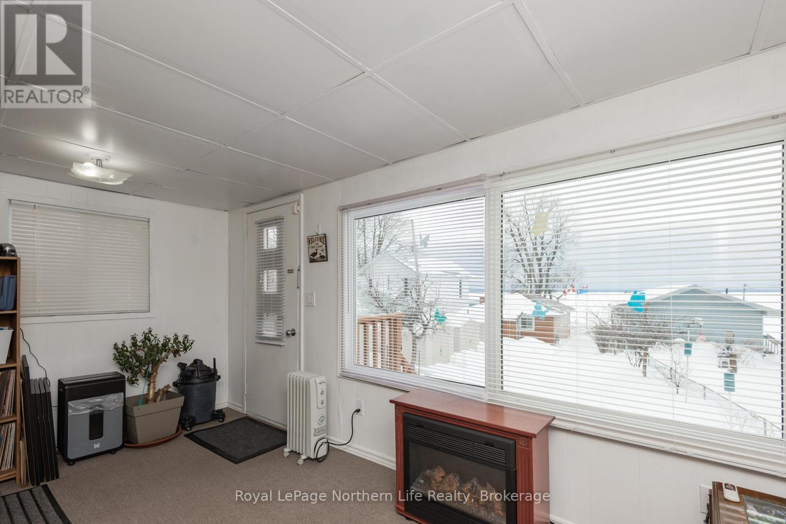 












653 LAKESHORE DRIVE

,
North Bay (Ferris),




Ontario
P1A2G1

