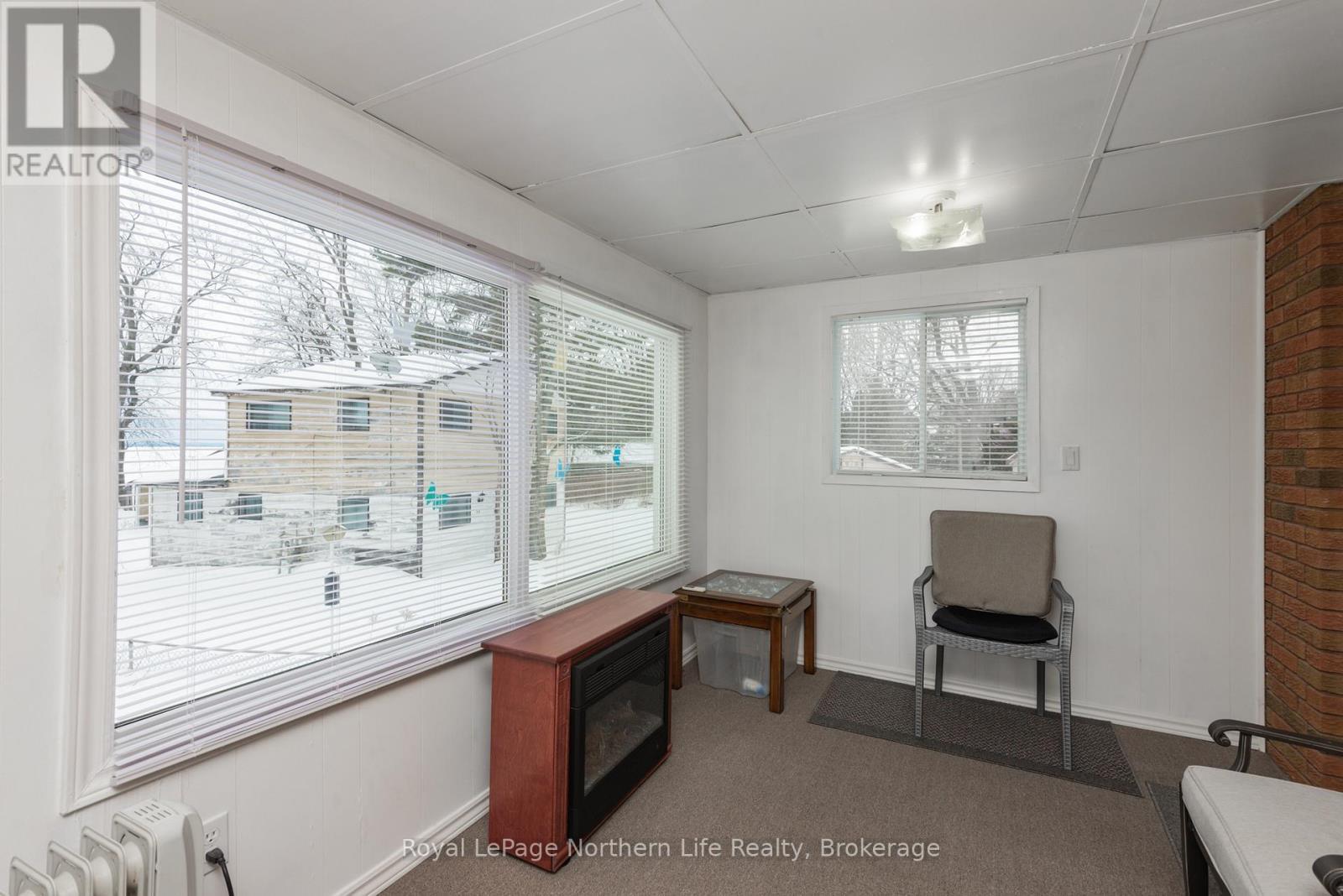 












653 LAKESHORE DRIVE

,
North Bay (Ferris),




Ontario
P1A2G1

