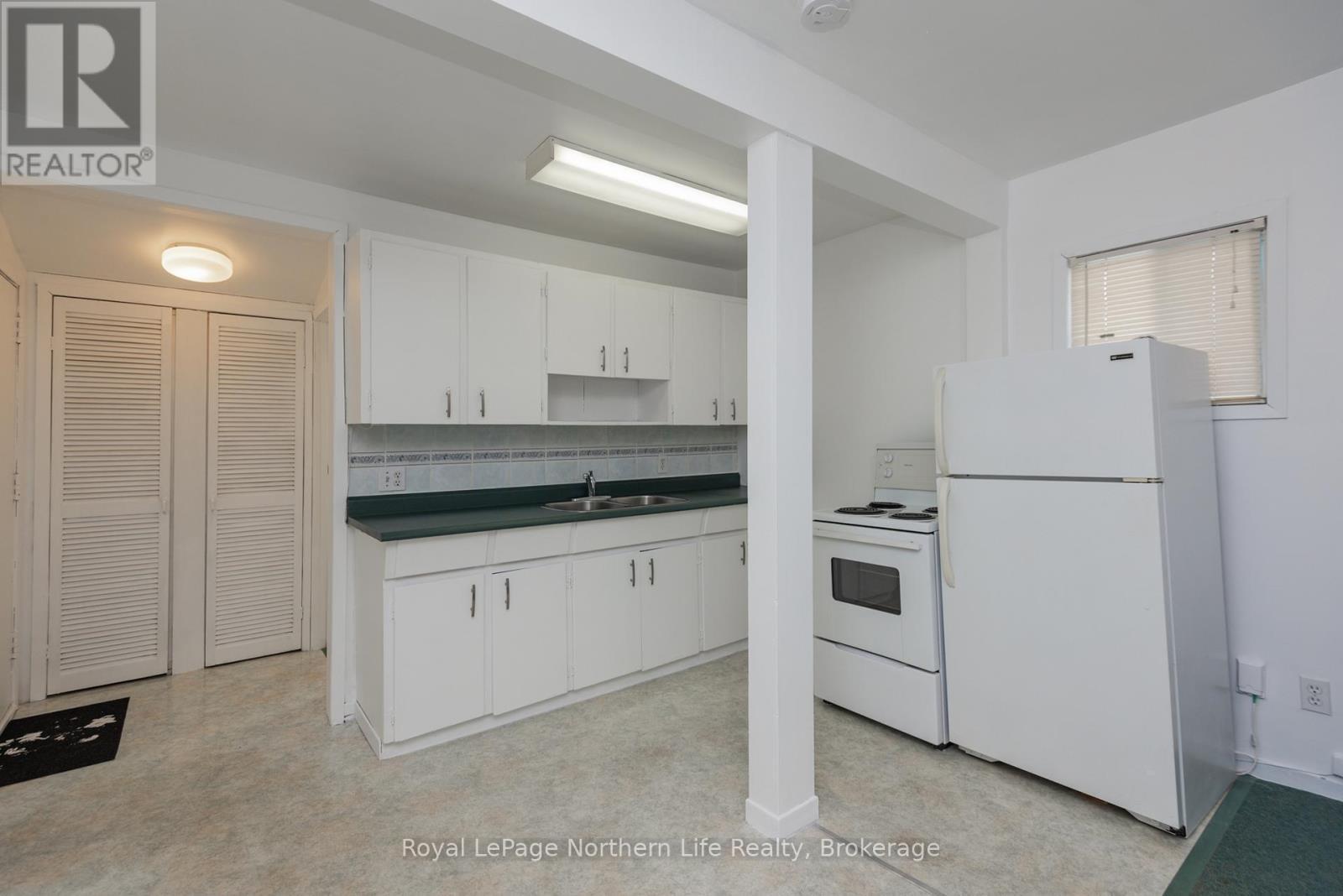 












653 LAKESHORE DRIVE

,
North Bay (Ferris),




Ontario
P1A2G1

