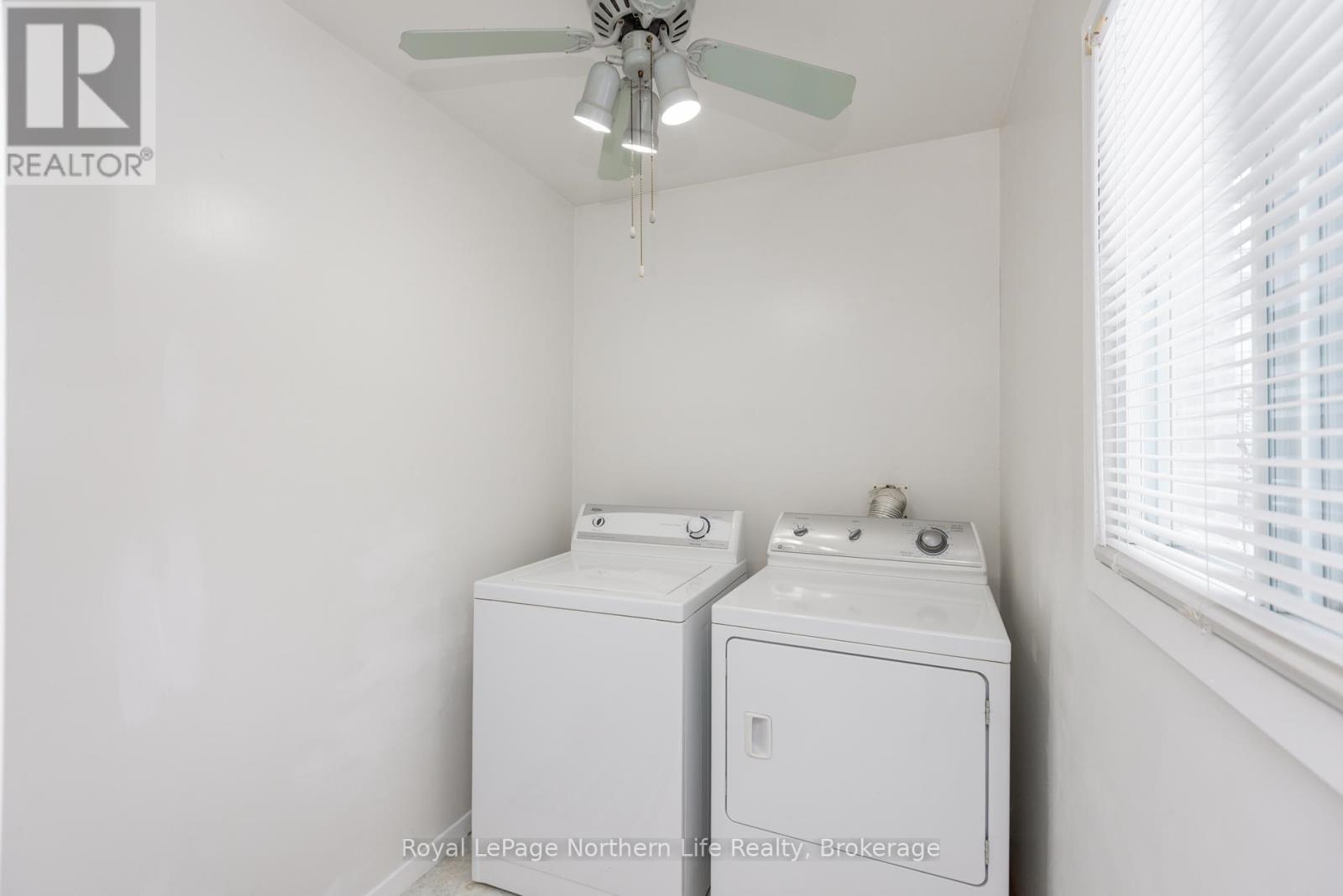 












653 LAKESHORE DRIVE

,
North Bay (Ferris),




Ontario
P1A2G1

