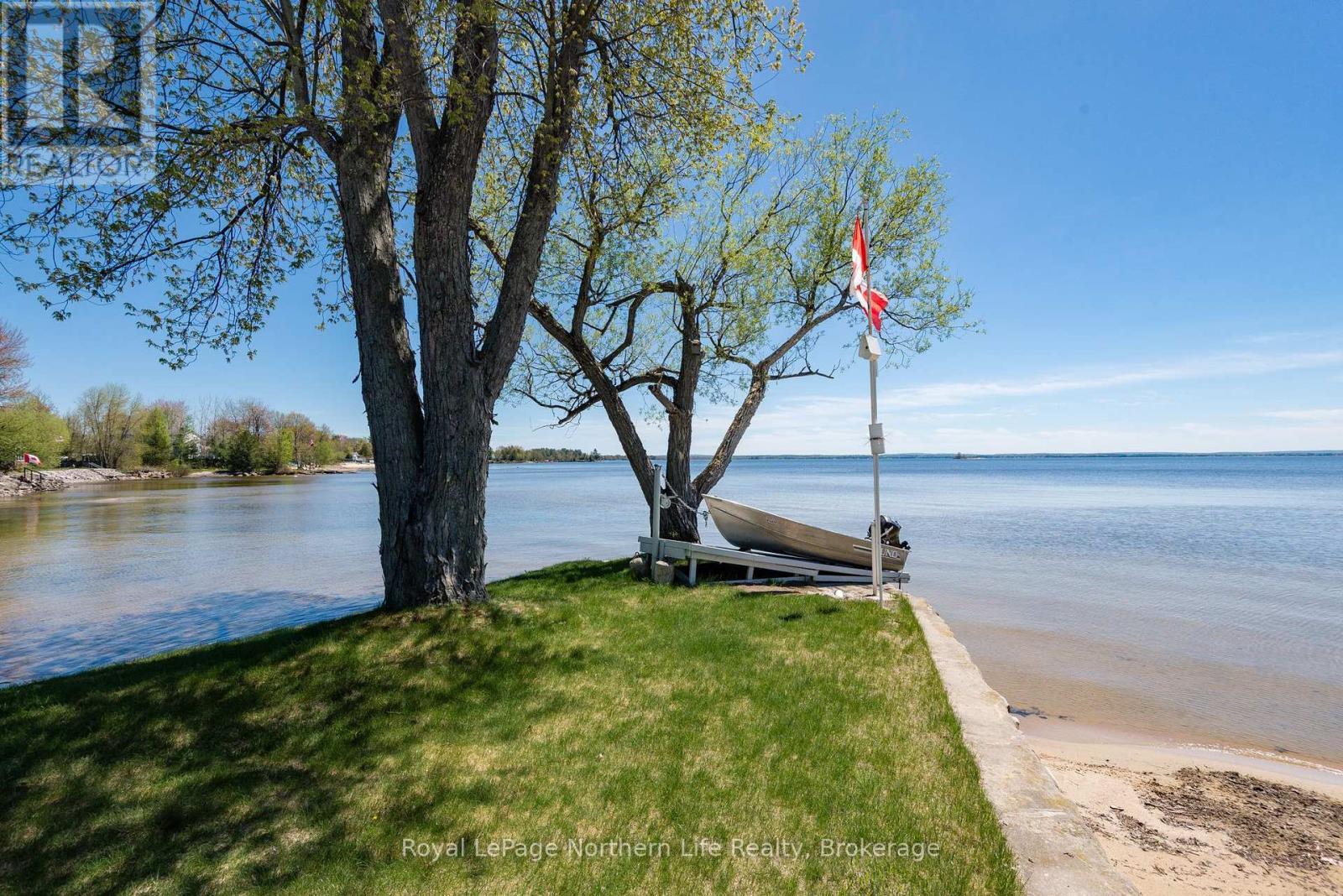 












653 LAKESHORE DRIVE

,
North Bay (Ferris),




Ontario
P1A2G1


