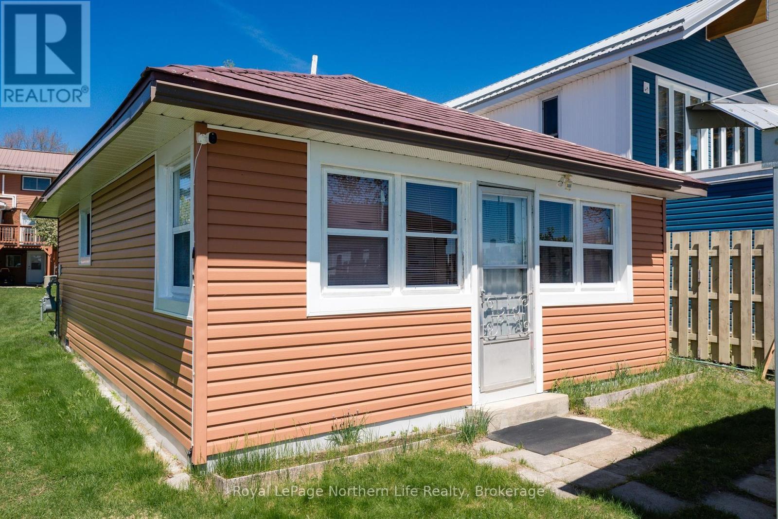 












653 LAKESHORE DRIVE

,
North Bay (Ferris),




Ontario
P1A2G1


