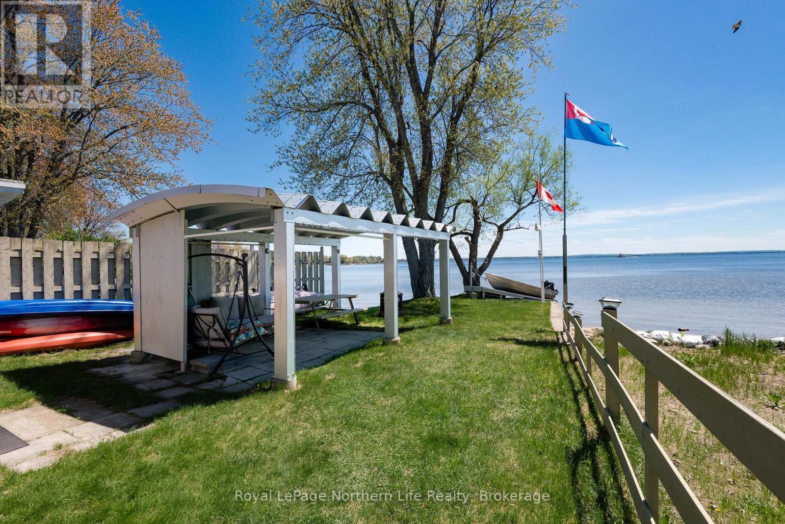 












653 LAKESHORE DRIVE

,
North Bay (Ferris),




Ontario
P1A2G1

