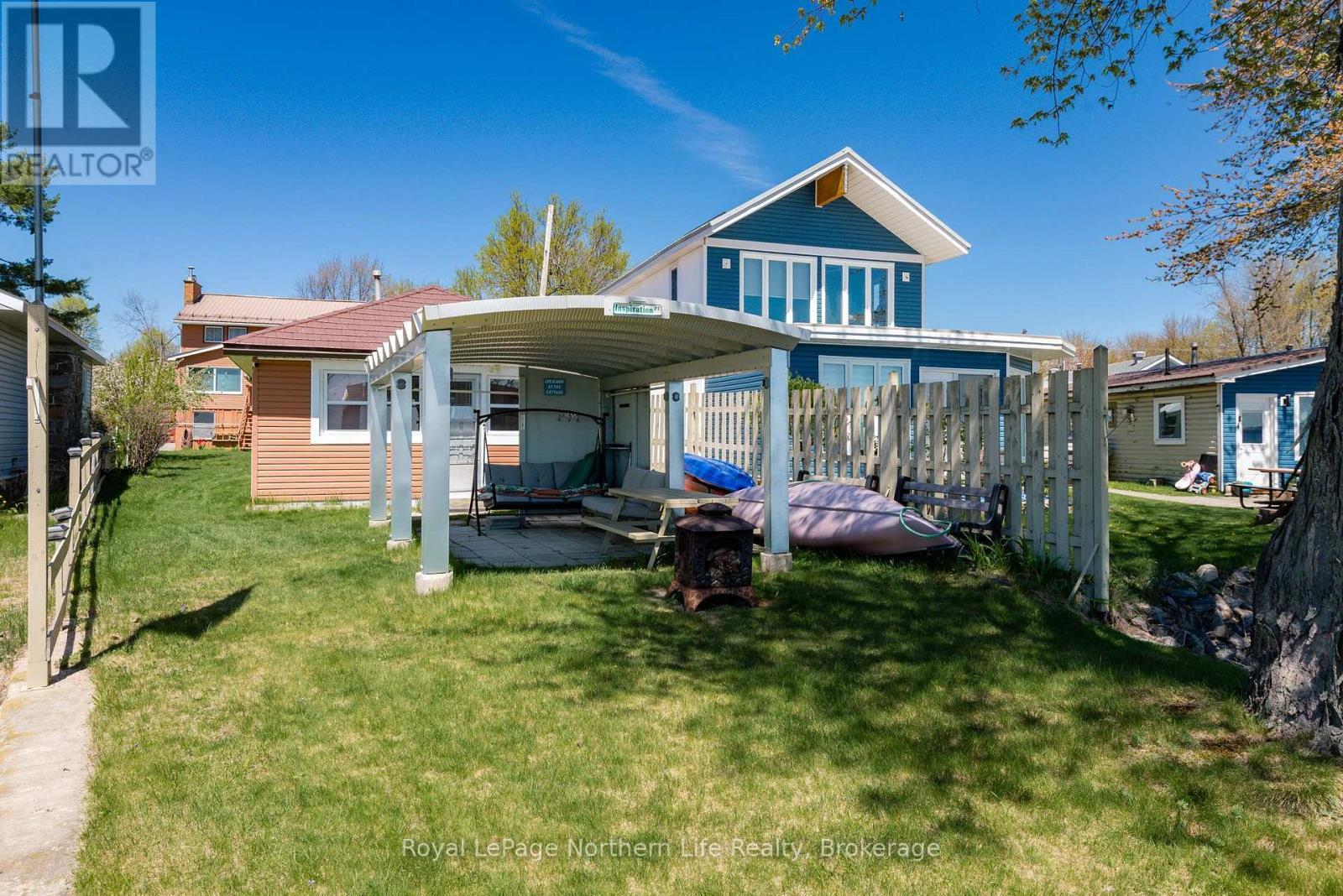 












653 LAKESHORE DRIVE

,
North Bay (Ferris),




Ontario
P1A2G1


