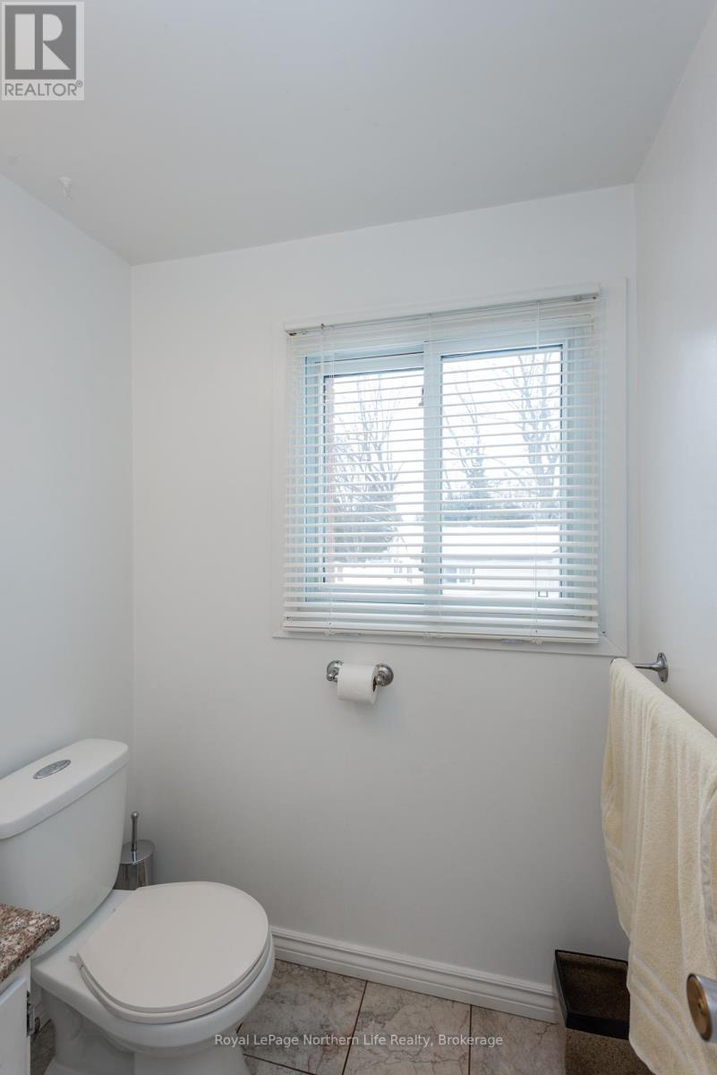 












653 LAKESHORE DRIVE

,
North Bay (Ferris),




Ontario
P1A2G1

