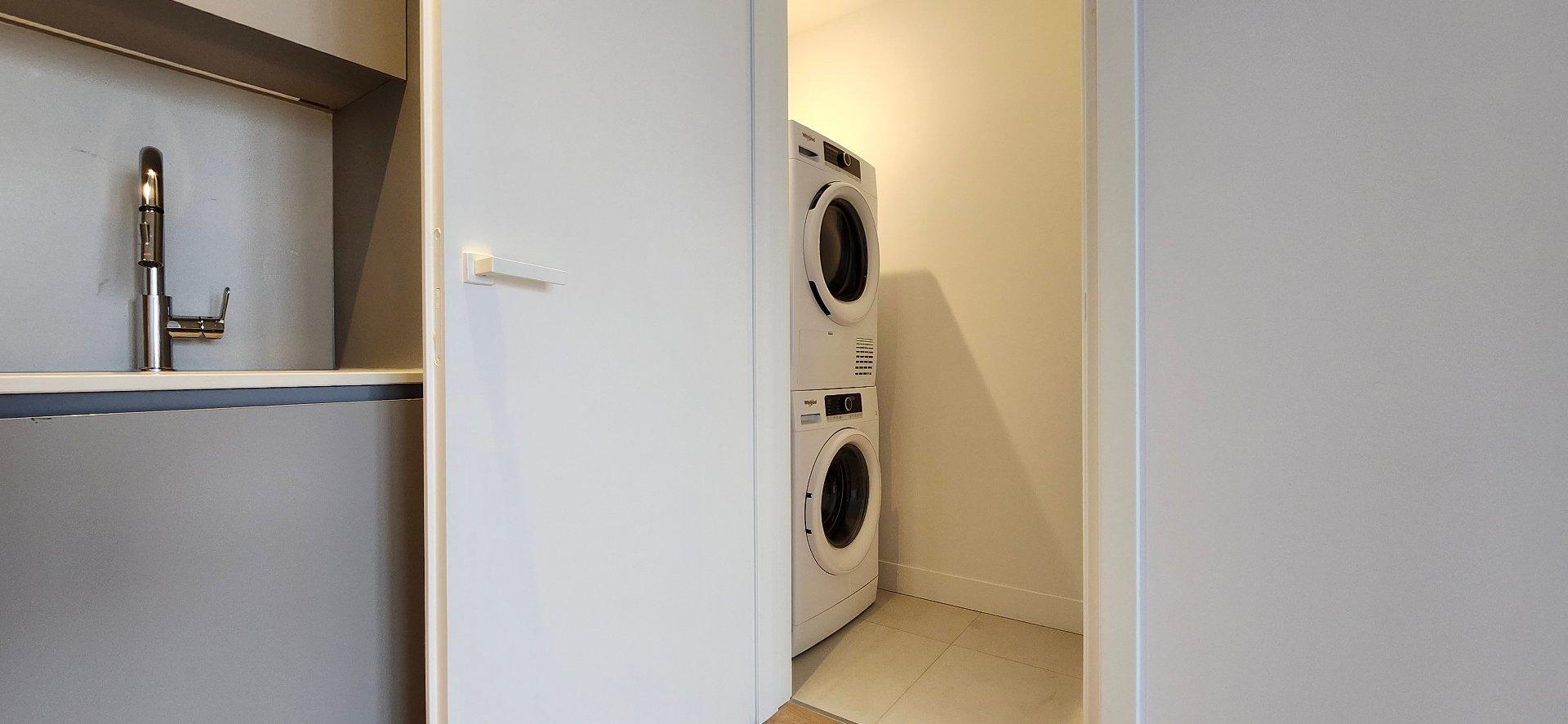 









1205


Place Phillips

, 3101,
Montréal (Ville-Marie),




QC
H3B0H3

