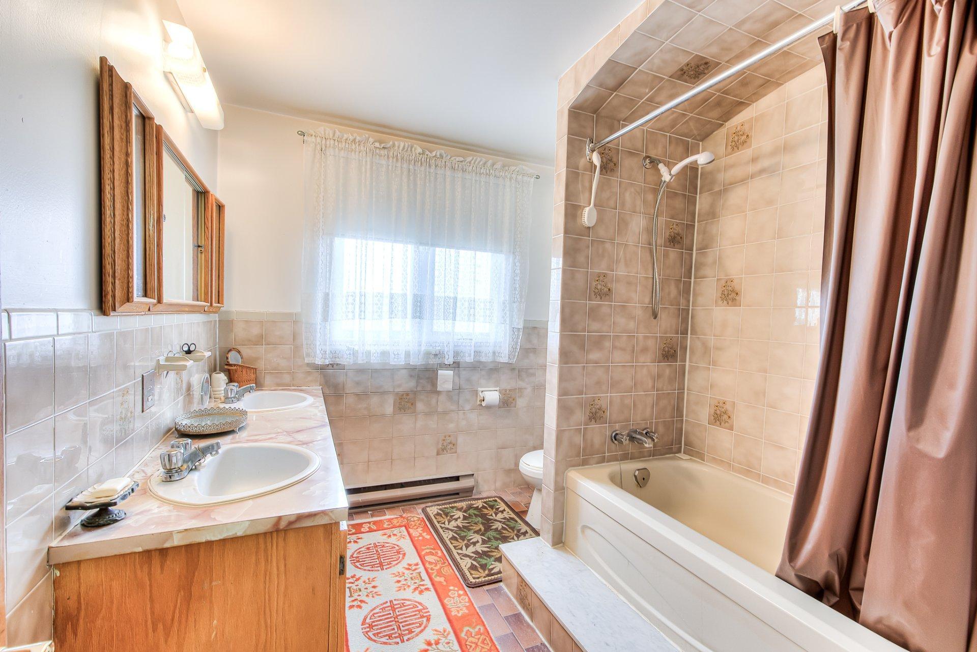 









4705


Rue Anderson

,
Laval (Chomedey),




QC
H7W4Y8

