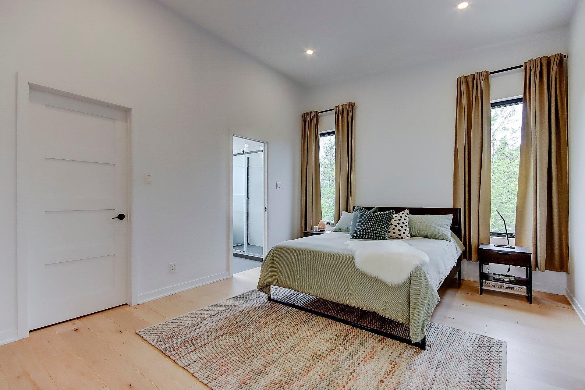 









709


Av. de Venise O.

,
Venise-en-Québec,




QC
J0J2K0

