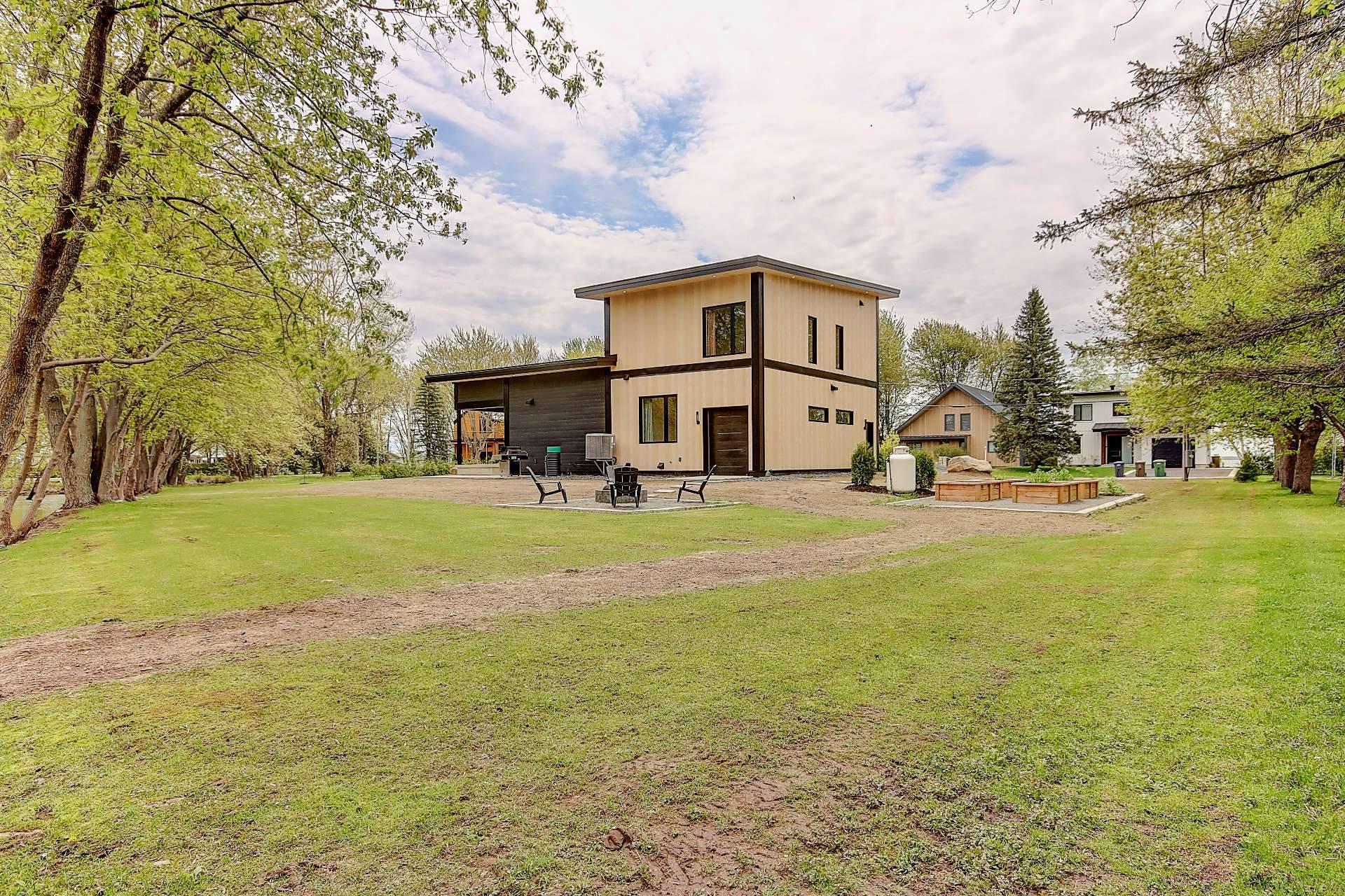 









709


Av. de Venise O.

,
Venise-en-Québec,




QC
J0J2K0

