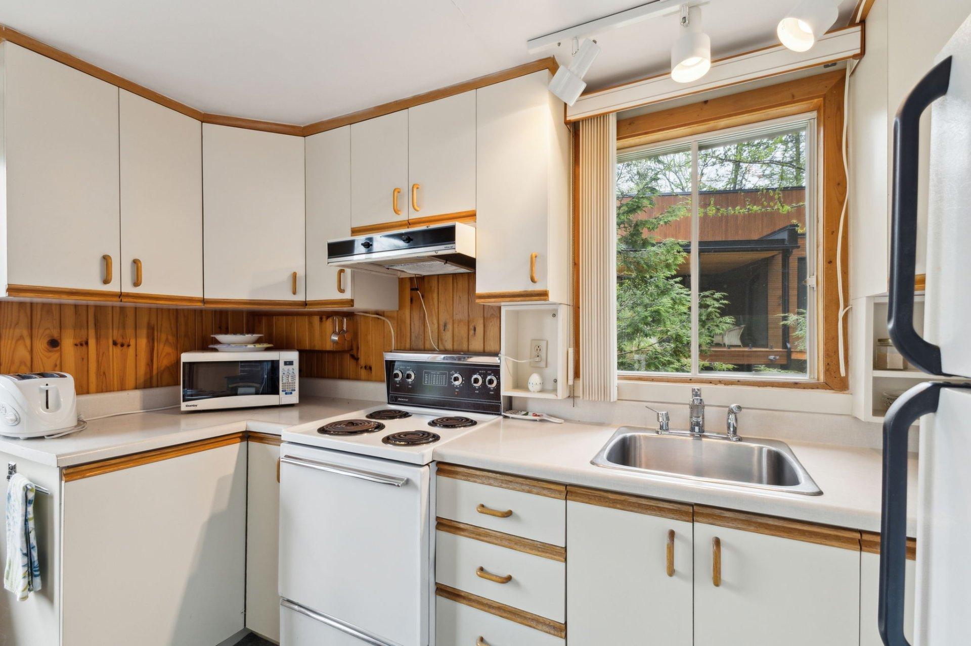 









2397


Ch. Victor-Beauchemin

,
Mont-Blanc,




QC
J0T2G0

