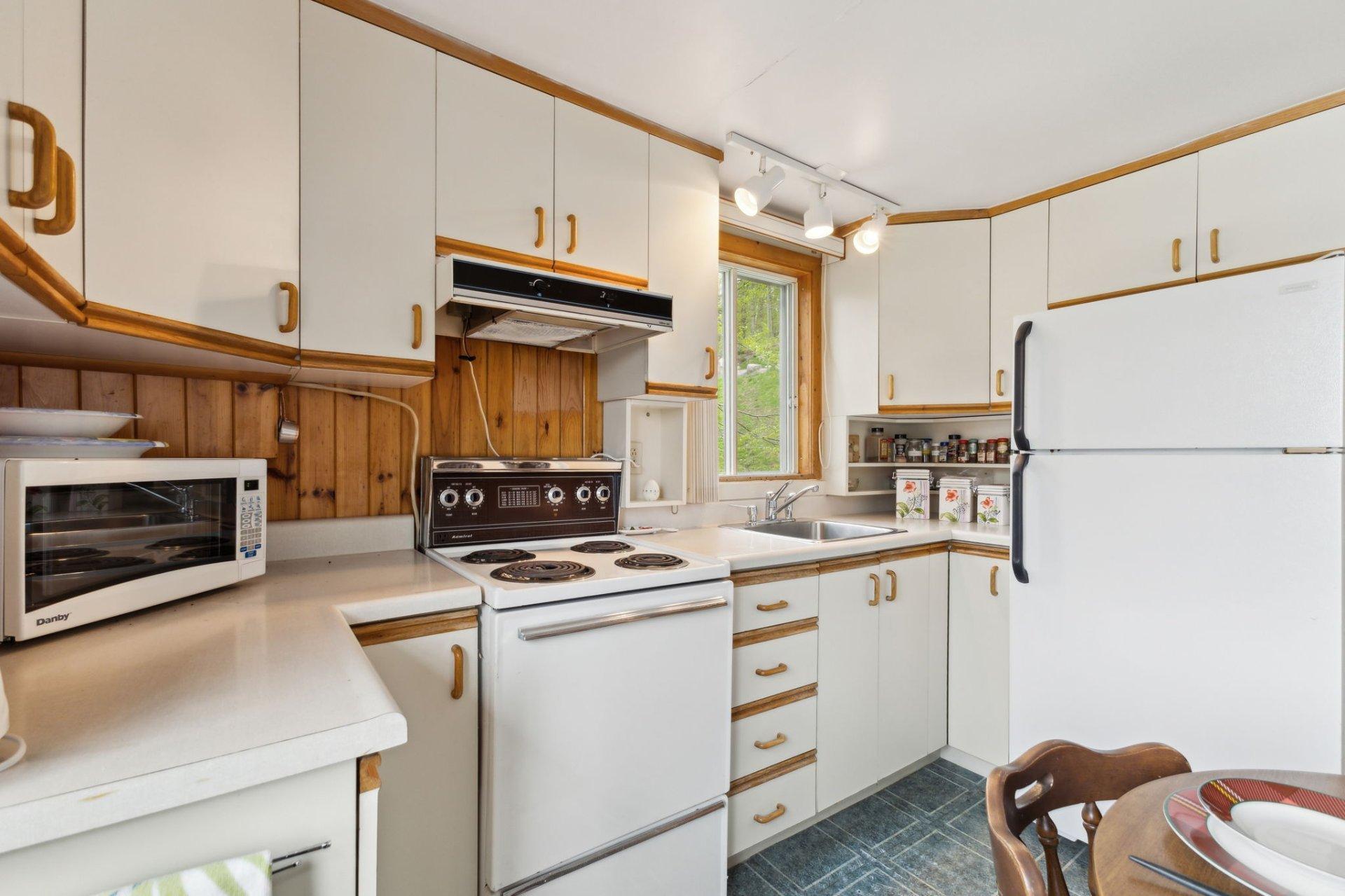 









2397


Ch. Victor-Beauchemin

,
Mont-Blanc,




QC
J0T2G0

