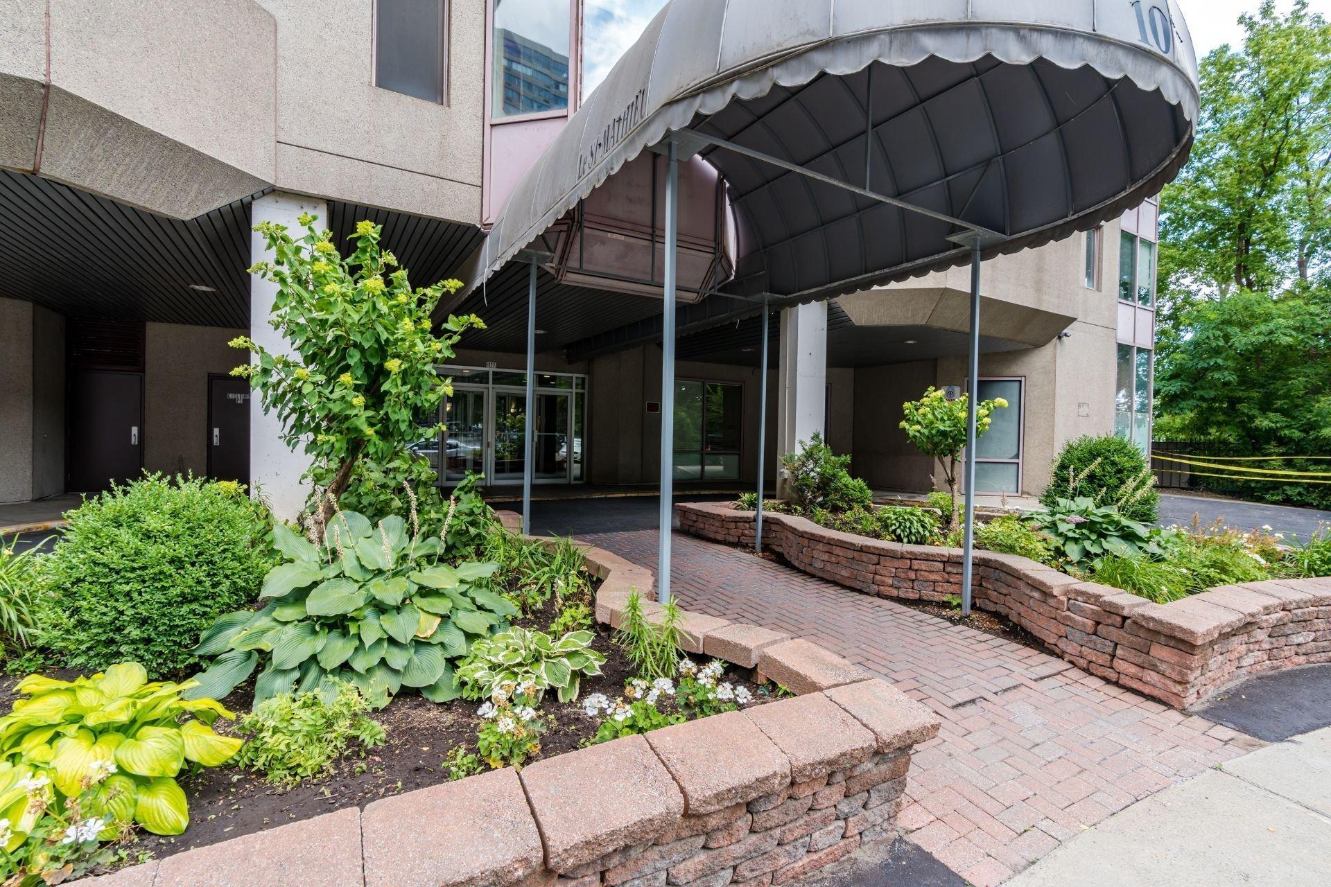 









1077


Rue St-Mathieu

, 861,
Montréal (Ville-Marie),




QC
H3H2S4

