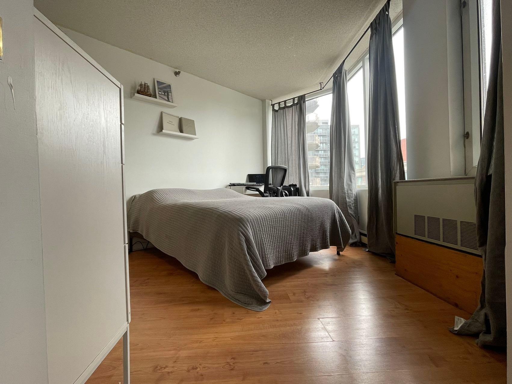 









1077


Rue St-Mathieu

, 861,
Montréal (Ville-Marie),




QC
H3H2S4

