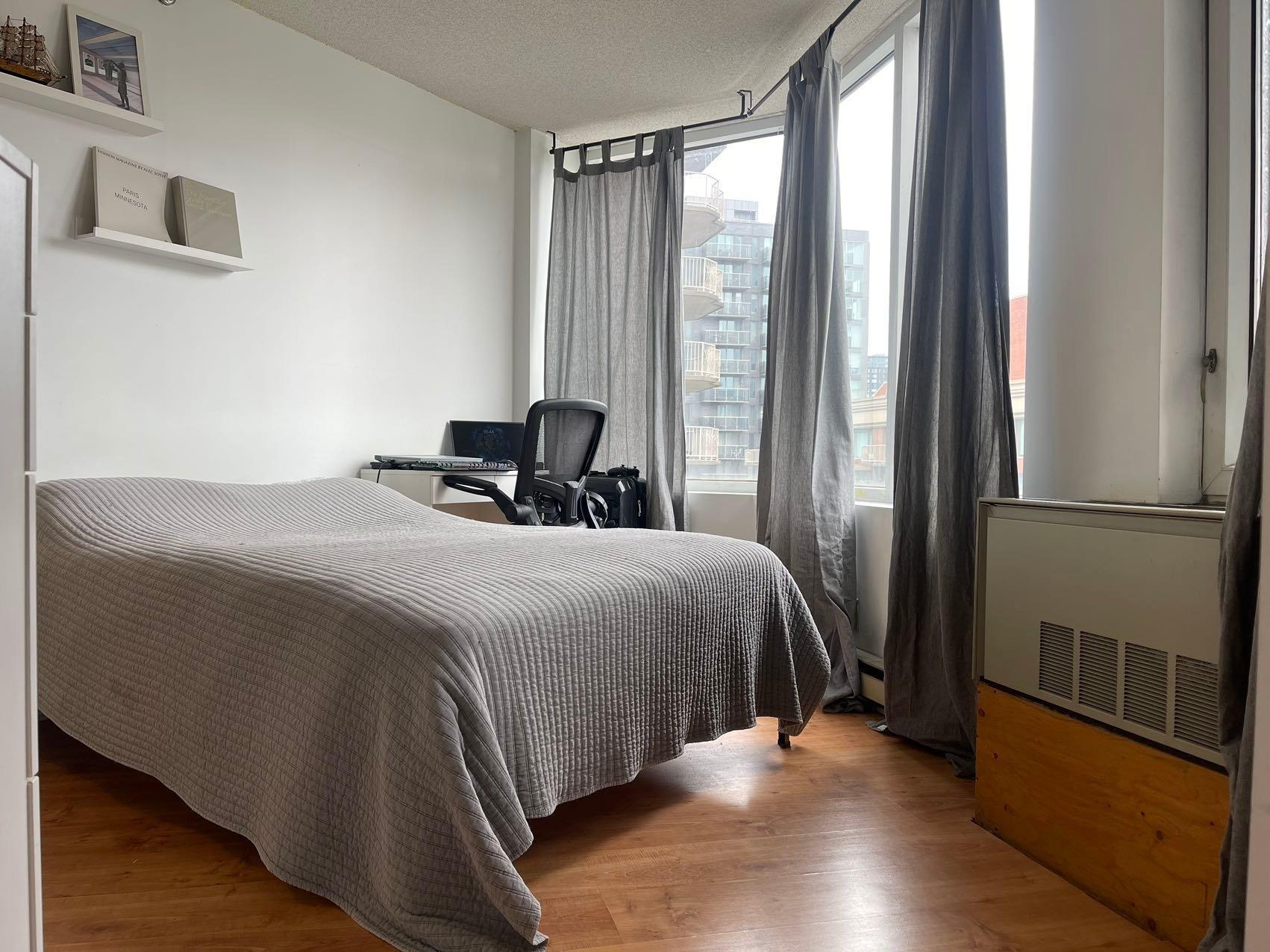 









1077


Rue St-Mathieu

, 861,
Montréal (Ville-Marie),




QC
H3H2S4

