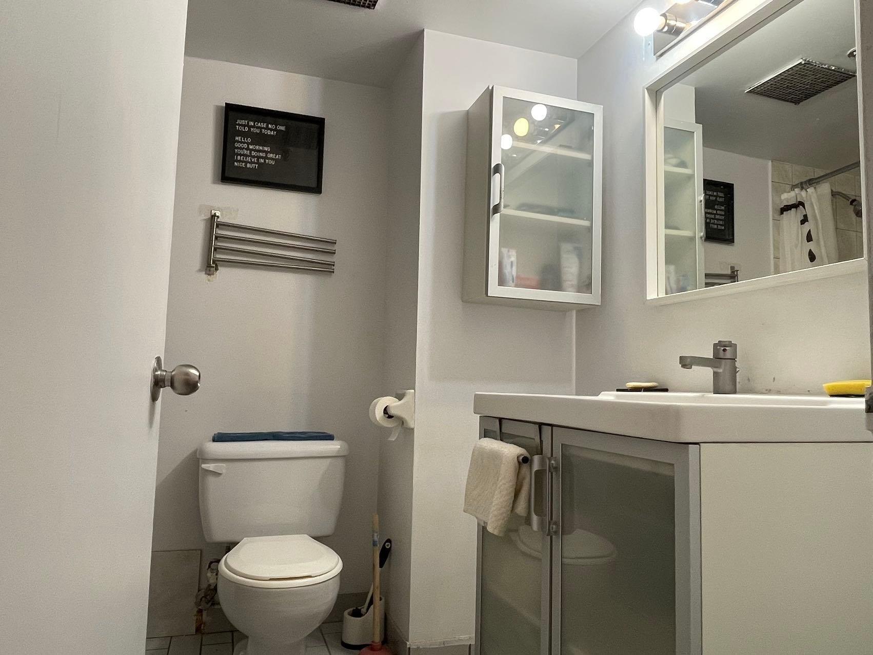 









1077


Rue St-Mathieu

, 861,
Montréal (Ville-Marie),




QC
H3H2S4

