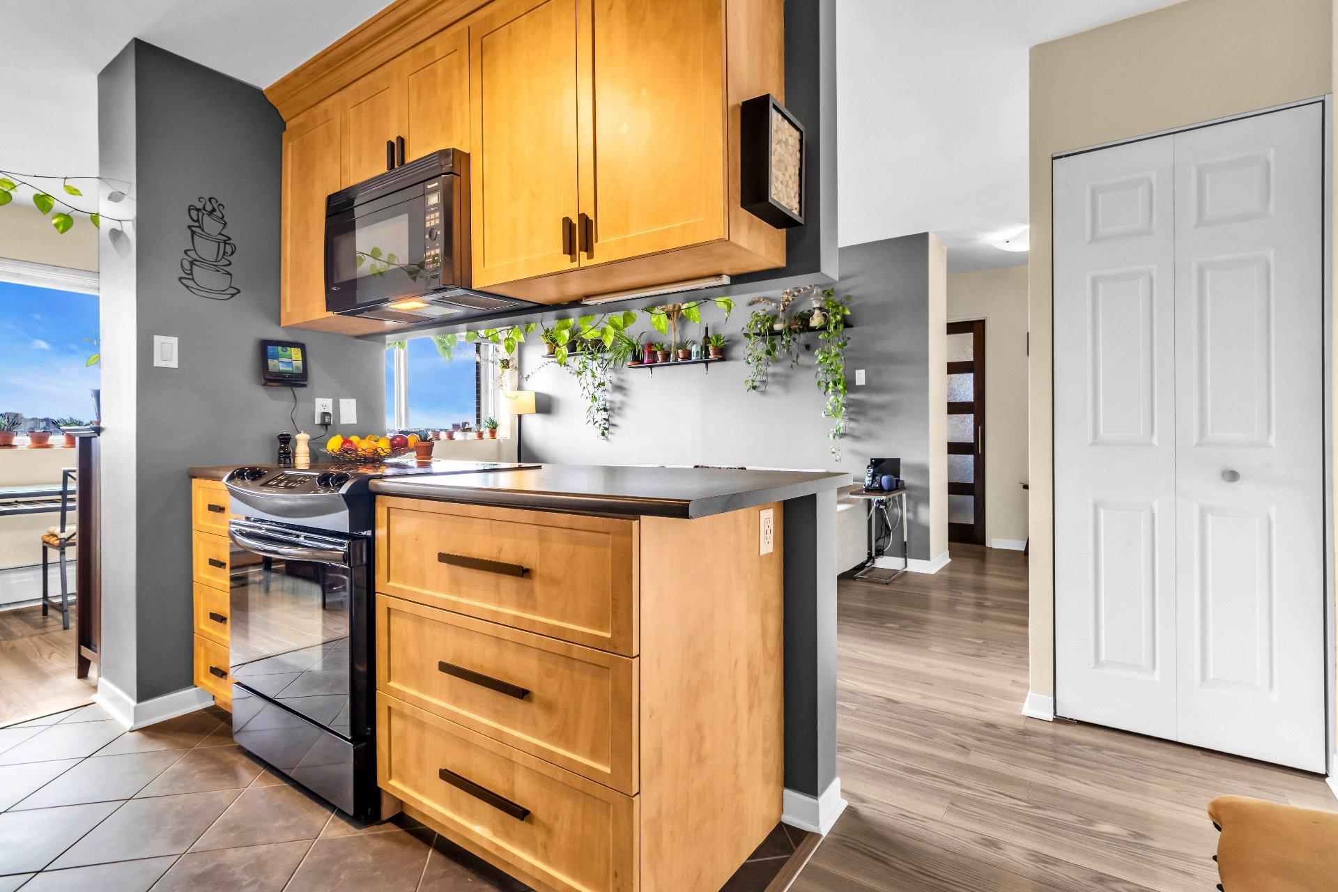 









6


Av. Argyle

, 804,
Saint-Lambert,




QC
J4P2H5

