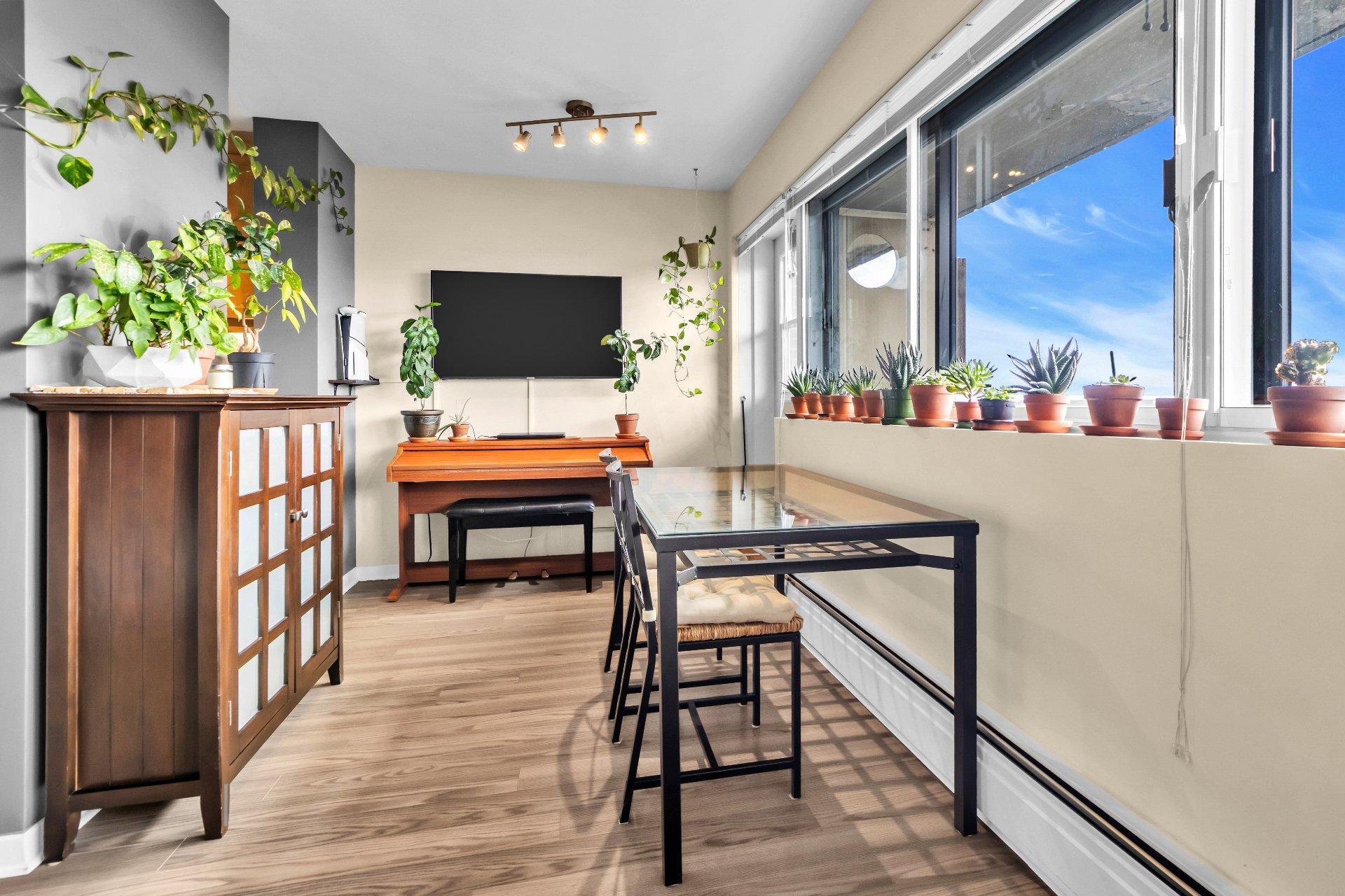 









6


Av. Argyle

, 804,
Saint-Lambert,




QC
J4P2H5

