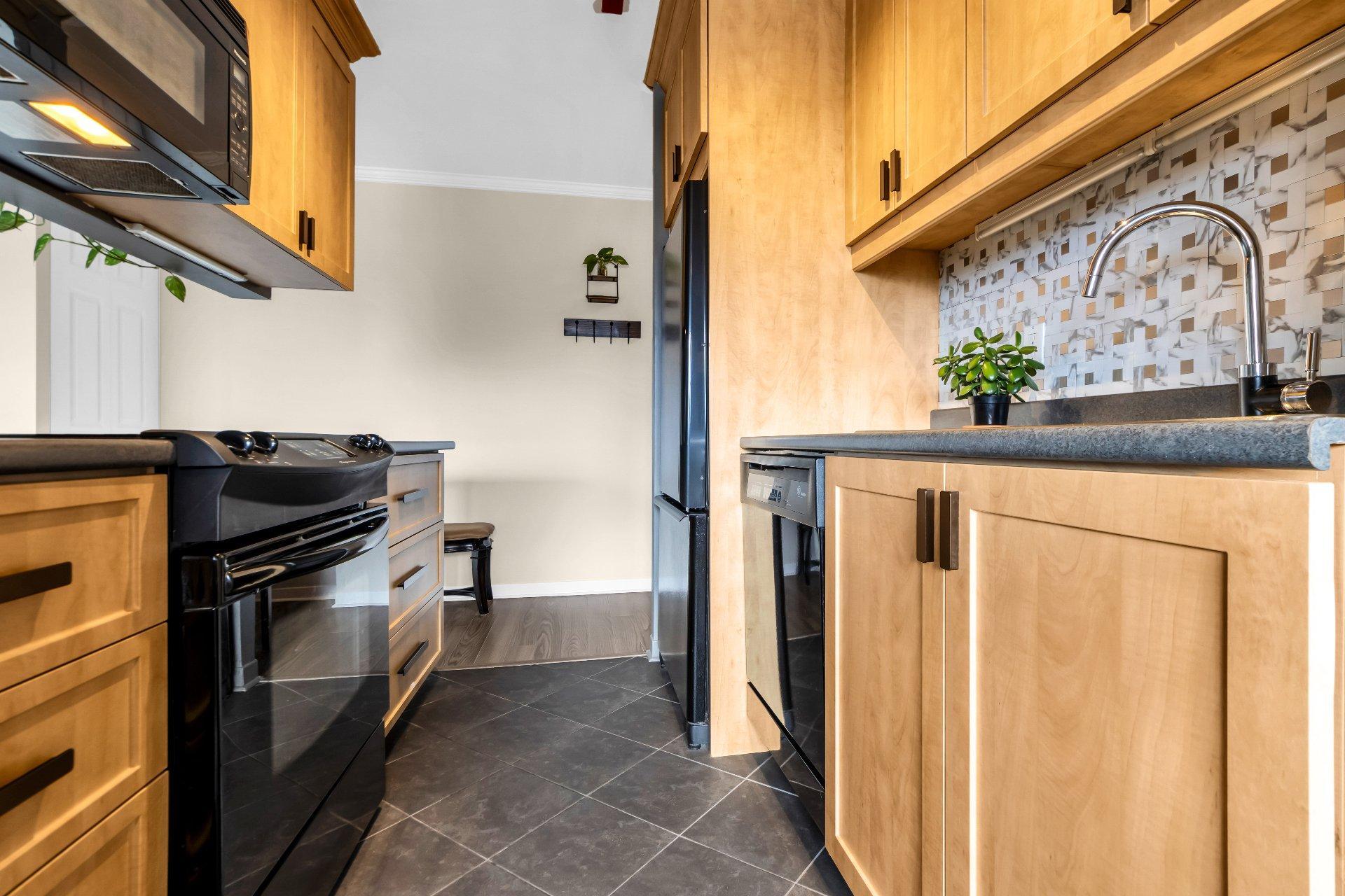 









6


Av. Argyle

, 804,
Saint-Lambert,




QC
J4P2H5

