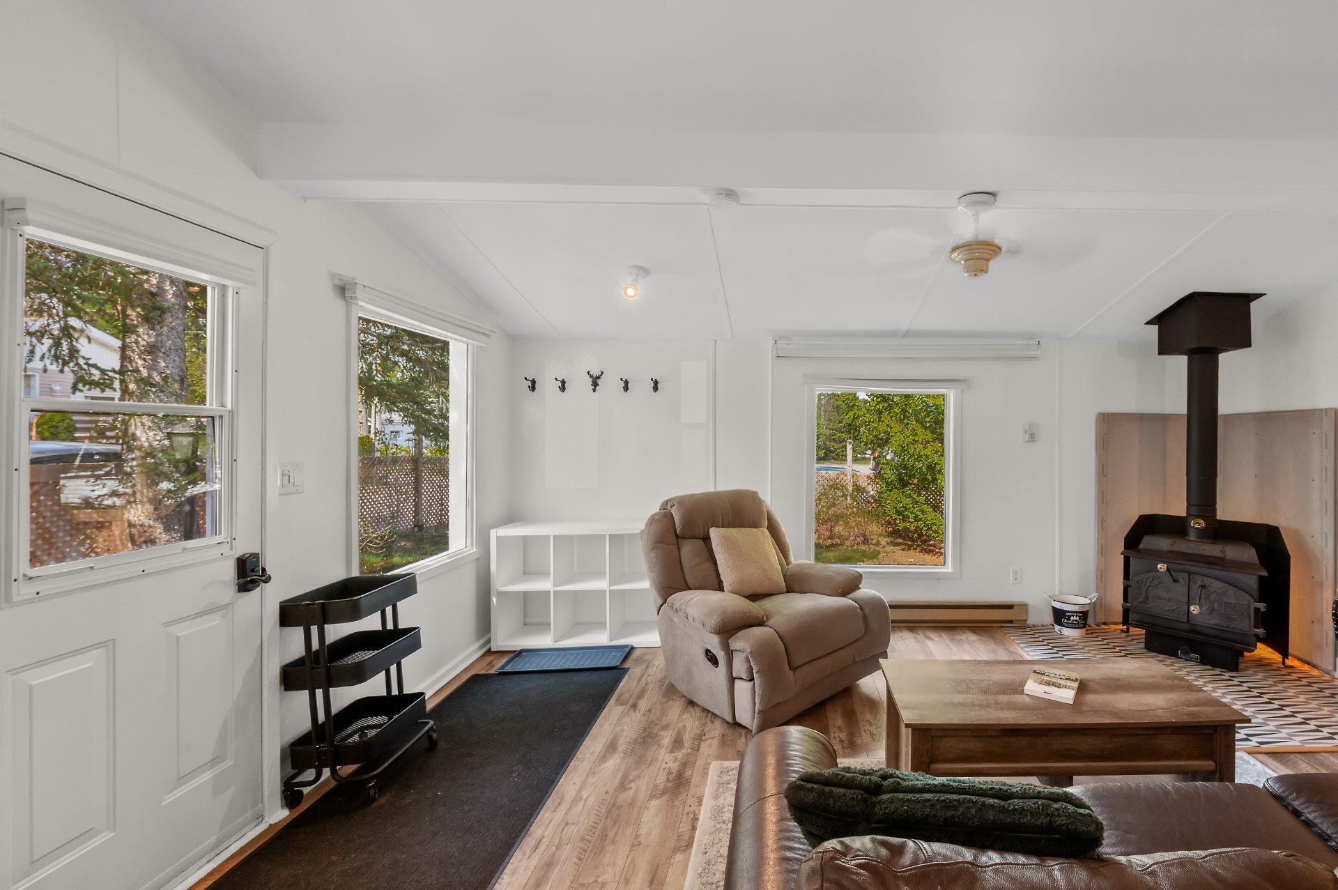 









38


Ch. de la Vallée-Bleue

,
Val-David,




QC
J0T2N0

