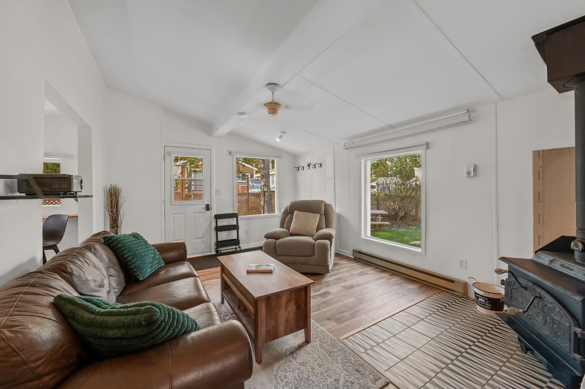 









38


Ch. de la Vallée-Bleue

,
Val-David,




QC
J0T2N0

