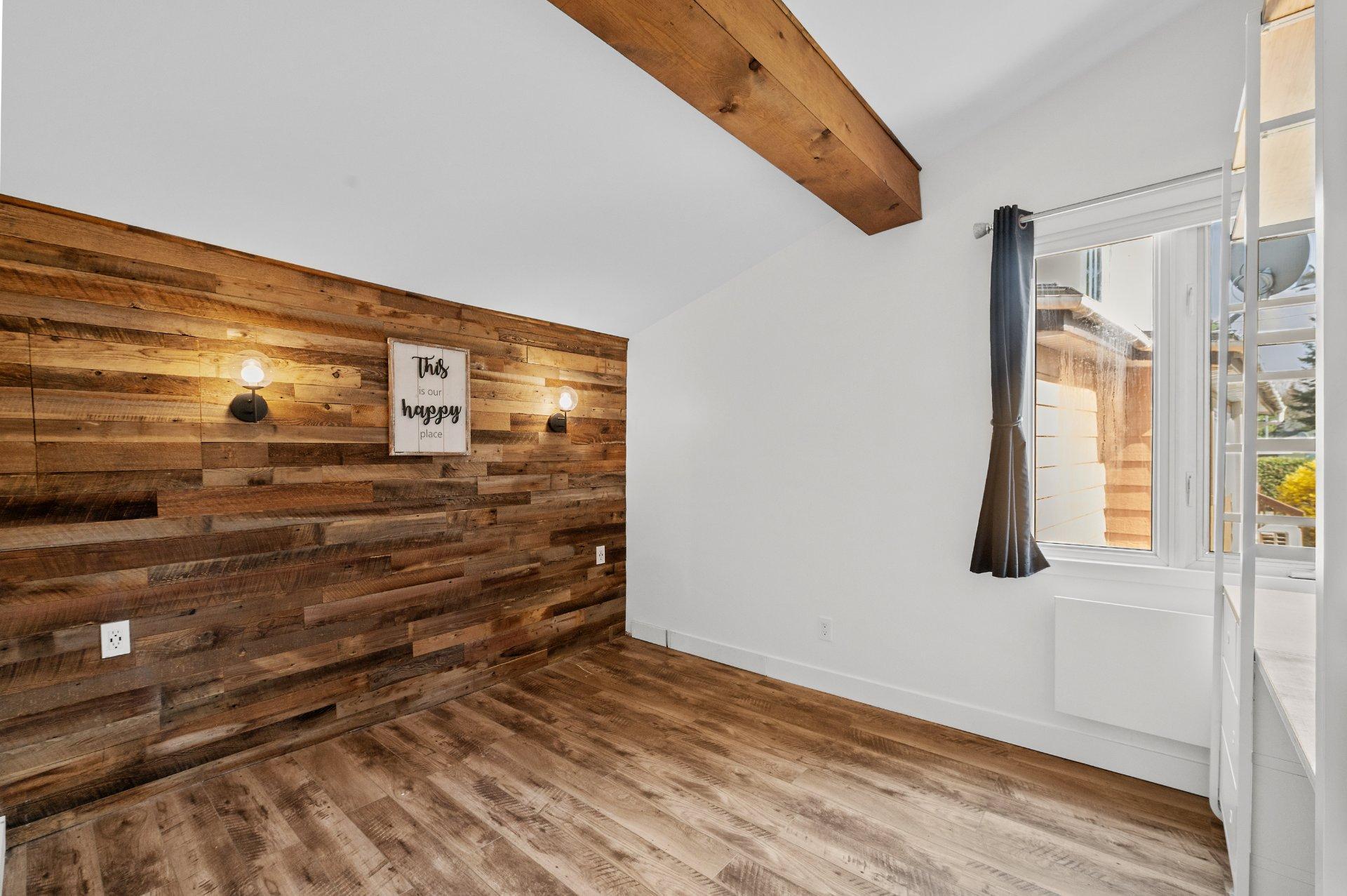









38


Ch. de la Vallée-Bleue

,
Val-David,




QC
J0T2N0

