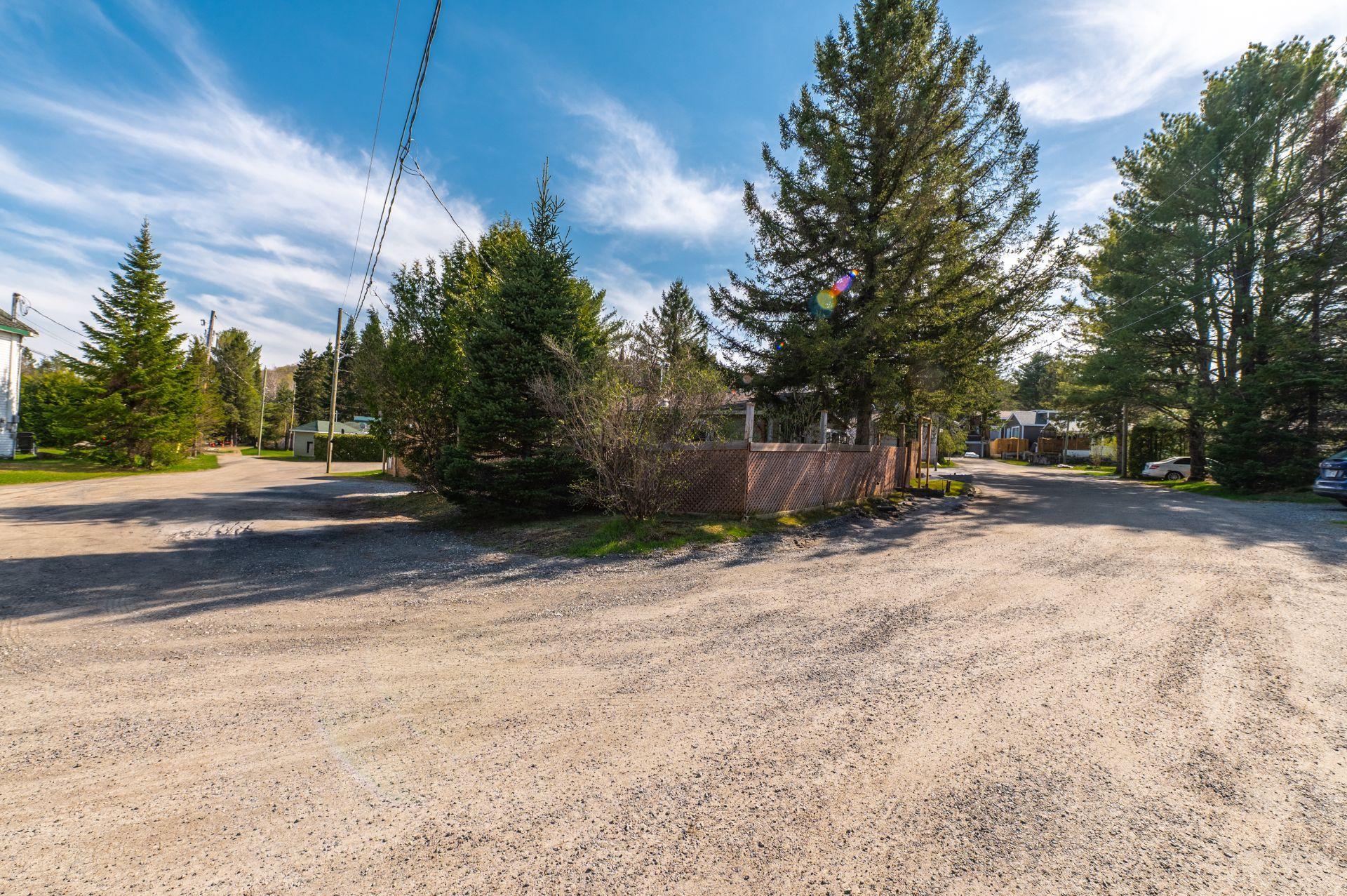 









38


Ch. de la Vallée-Bleue

,
Val-David,




QC
J0T2N0

