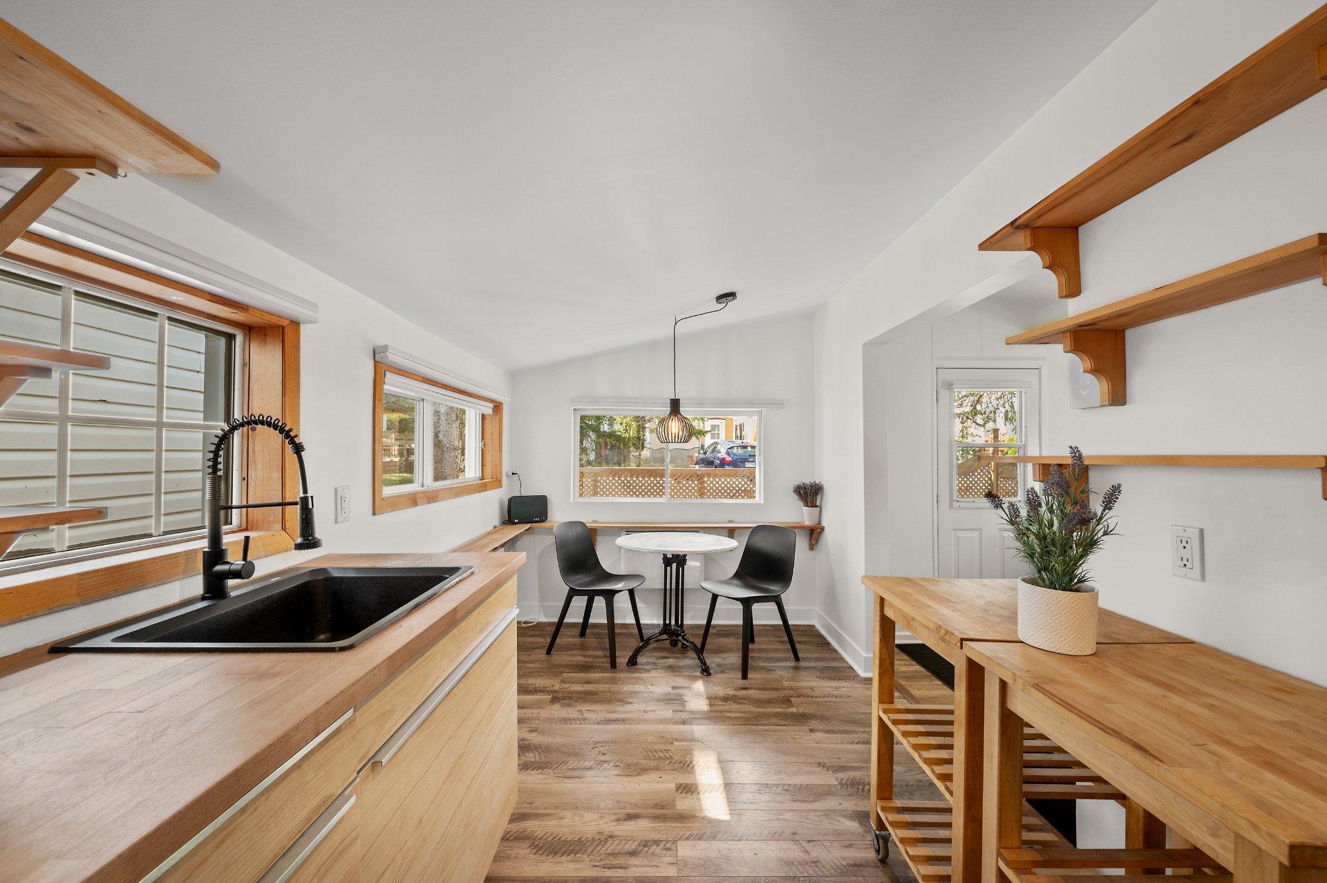 









38


Ch. de la Vallée-Bleue

,
Val-David,




QC
J0T2N0

