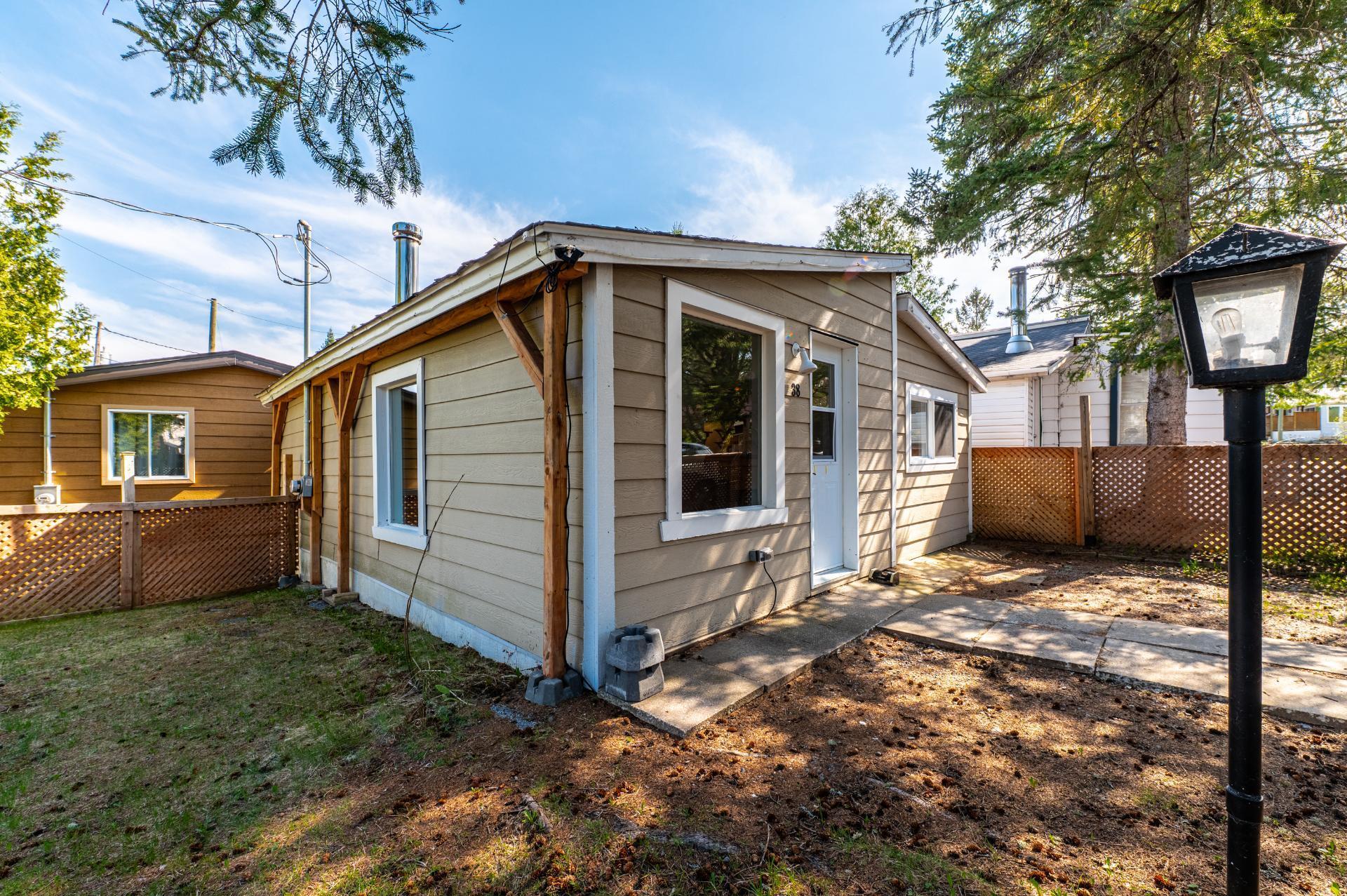 









38


Ch. de la Vallée-Bleue

,
Val-David,




QC
J0T2N0

