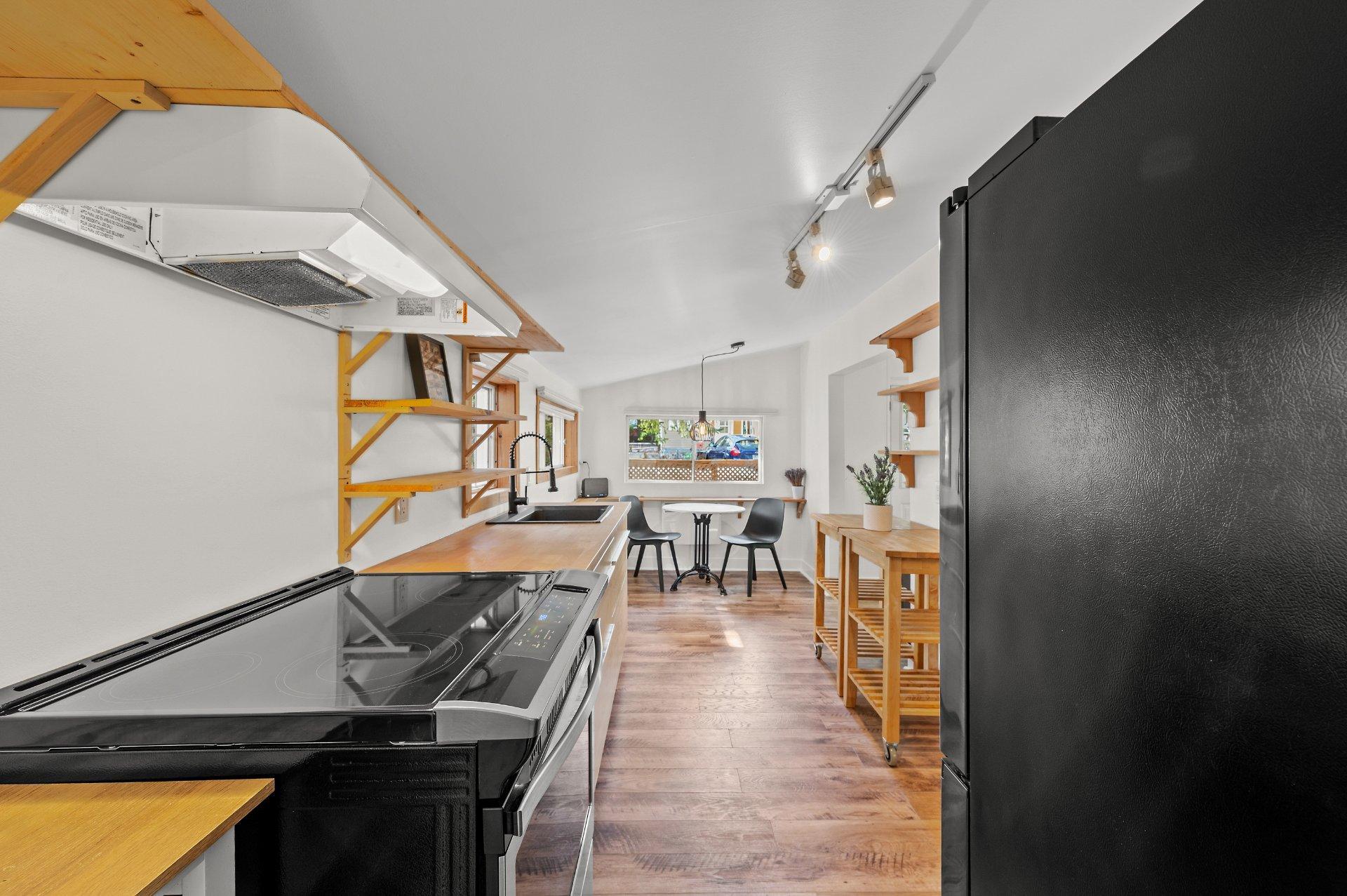 









38


Ch. de la Vallée-Bleue

,
Val-David,




QC
J0T2N0

