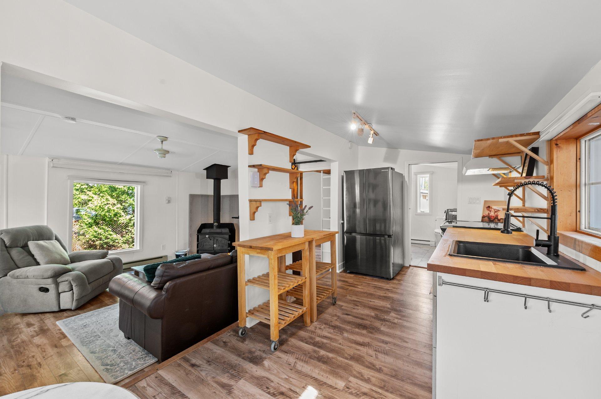 









38


Ch. de la Vallée-Bleue

,
Val-David,




QC
J0T2N0

