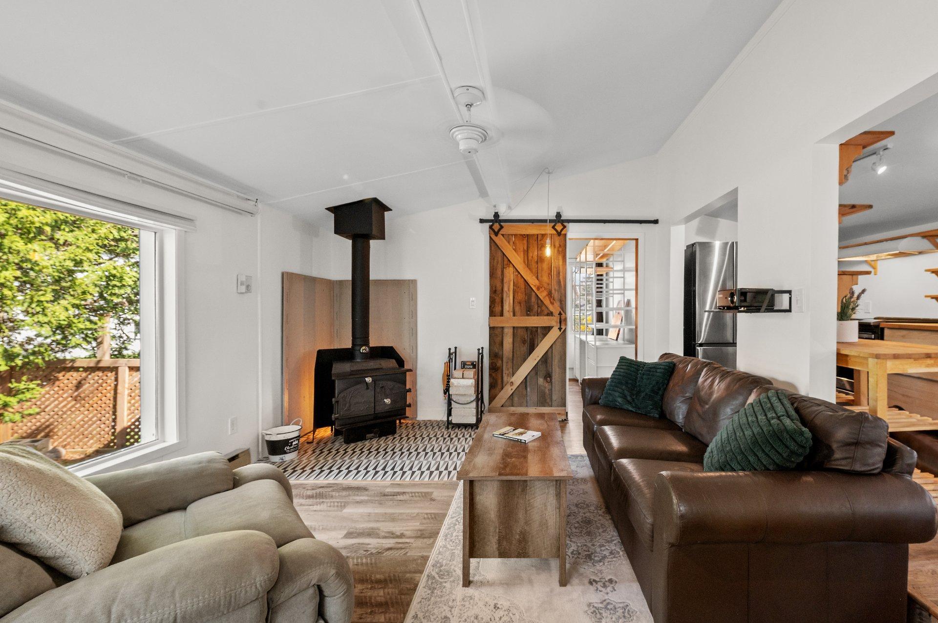 









38


Ch. de la Vallée-Bleue

,
Val-David,




QC
J0T2N0

