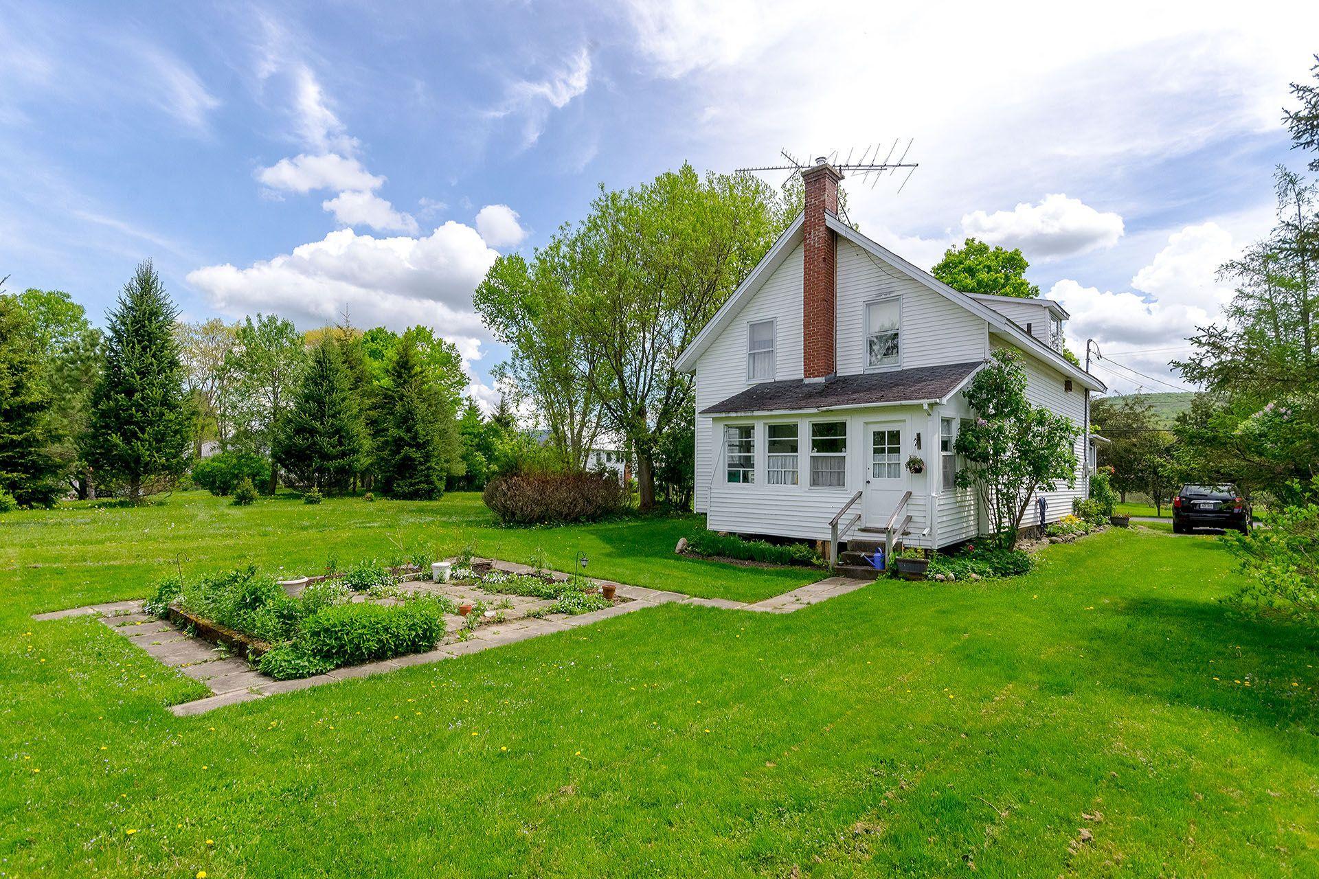 









60


Rue Thibault S.

,
Abercorn,




QC
J0E1B0

