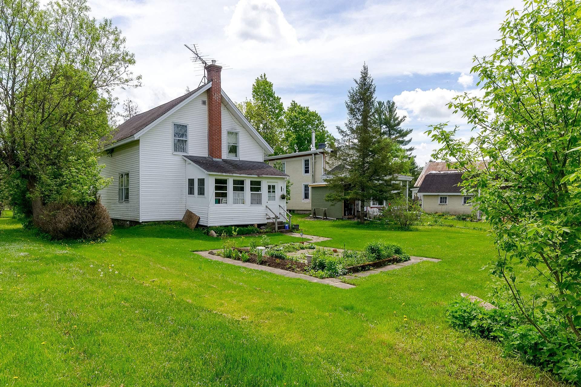 









60


Rue Thibault S.

,
Abercorn,




QC
J0E1B0

